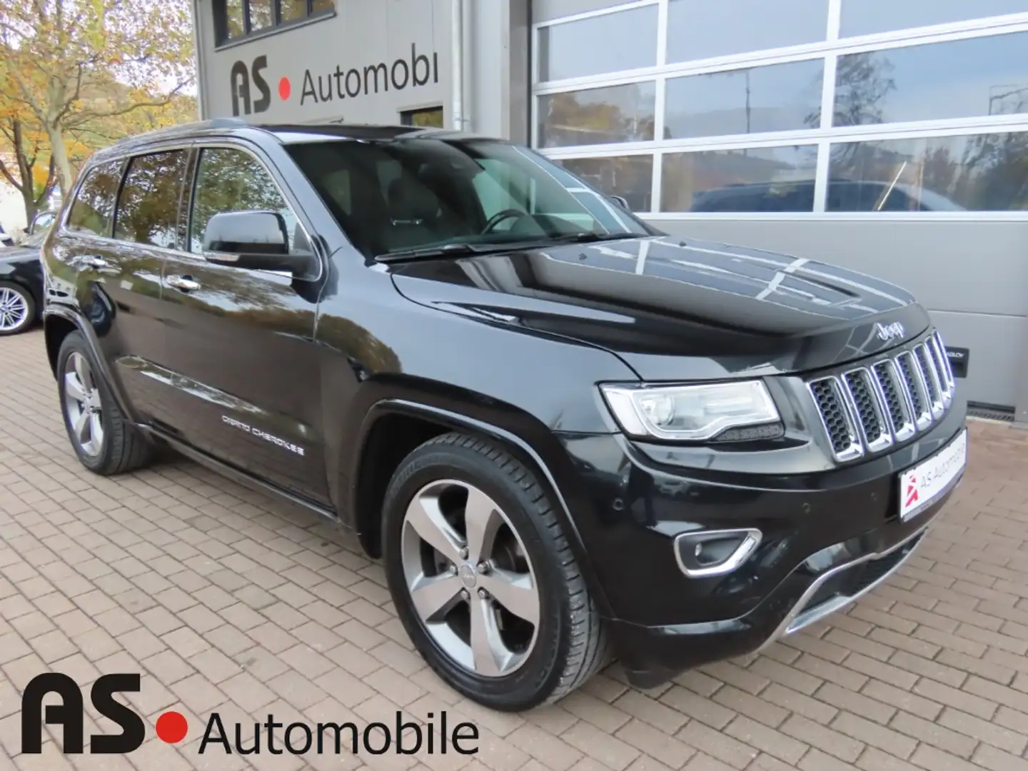 Jeep Grand Cherokee 3.0CRD 4X4 Navi*Pano*Kam*SHZ*Bi-Xen*8-fach Schwarz - 1