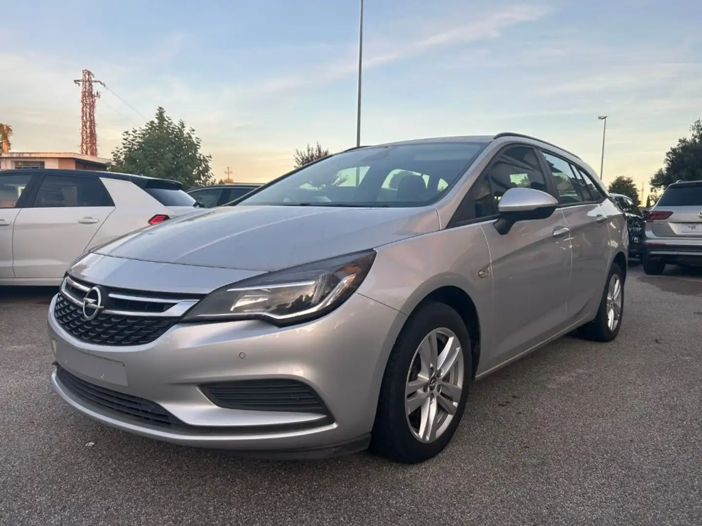 Opel Astra 1.6 CDTi Sports Tourer Business Gris - 1