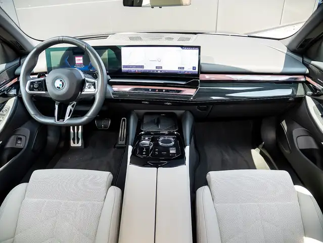 BMW 5 Series view 6
