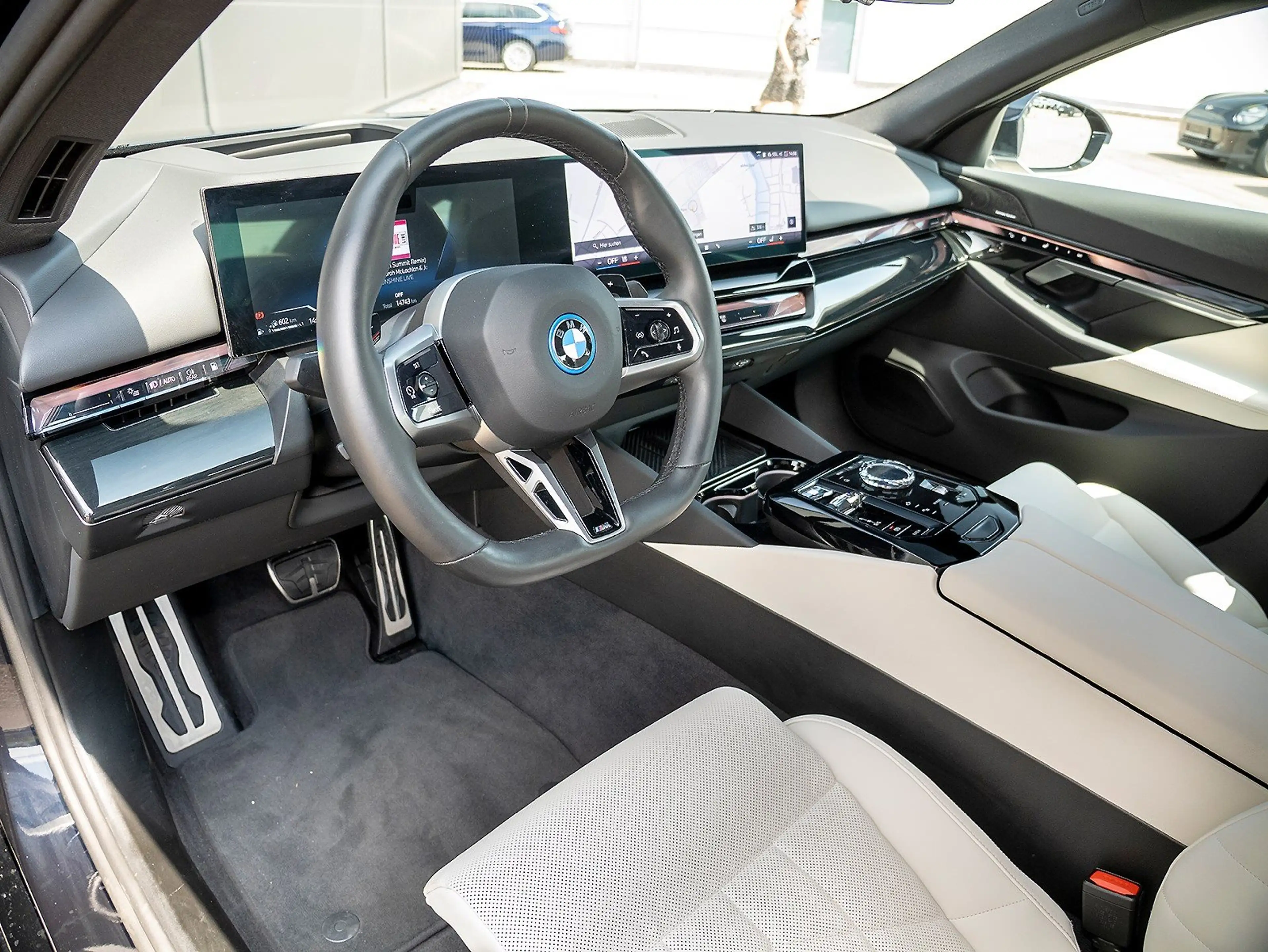 BMW 550 e xDrive Lim. M Sportpaket ACC 360° HiFi Pano DAB — photo 4