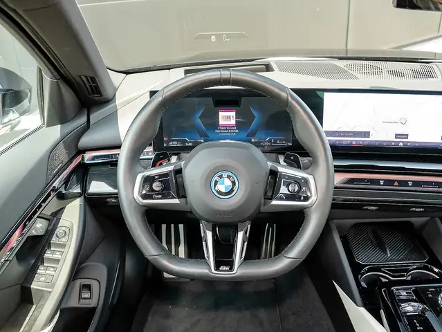 BMW 5 Series view 10
