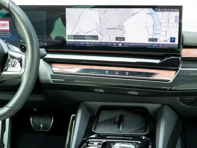 BMW 5 Series view 7