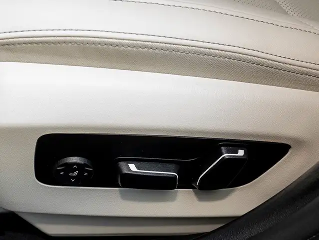 BMW 5 Series view 15