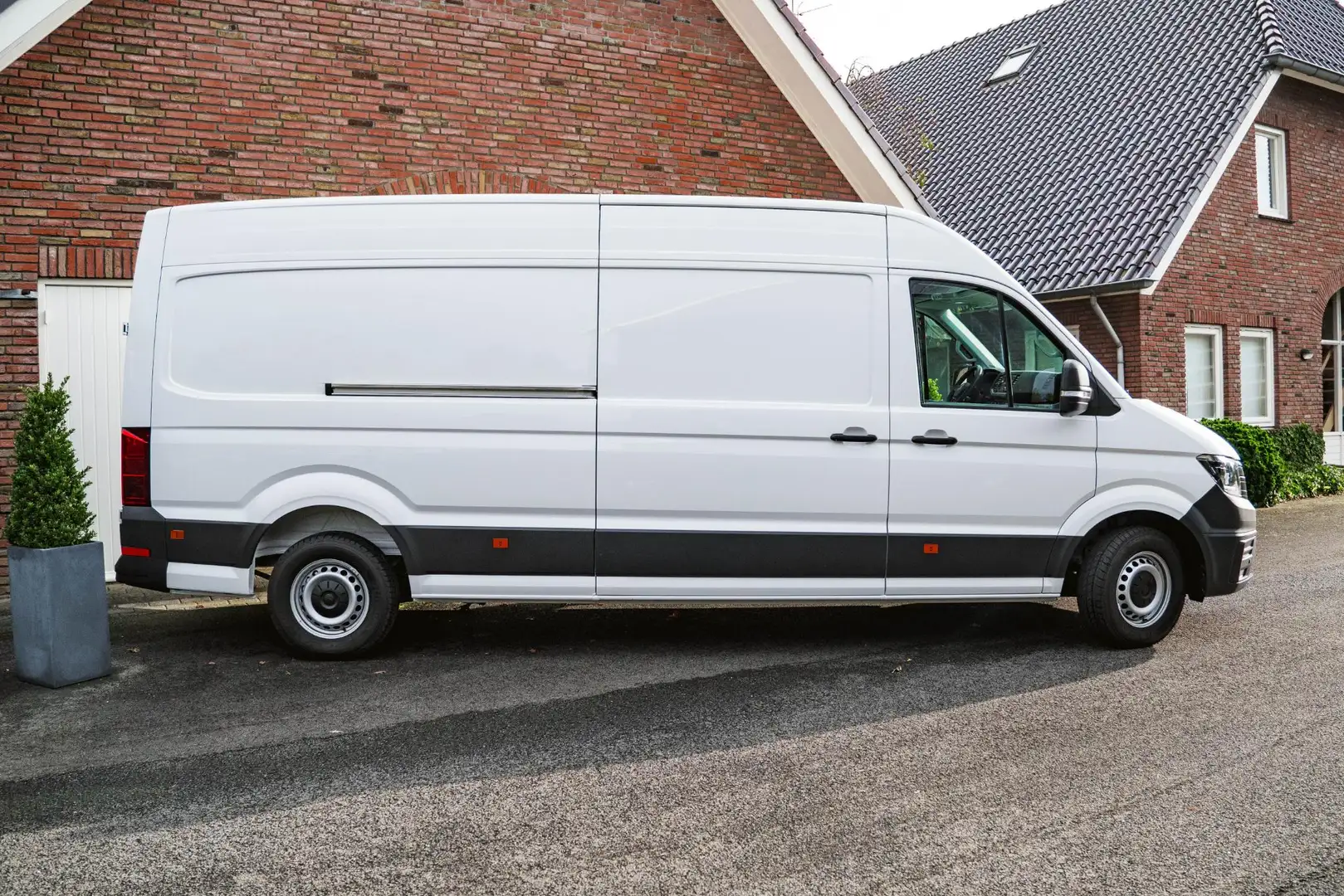 Volkswagen Crafter 2.0 TDI L4H3 140PK Trendline Cruise Control Airco Blanc - 2