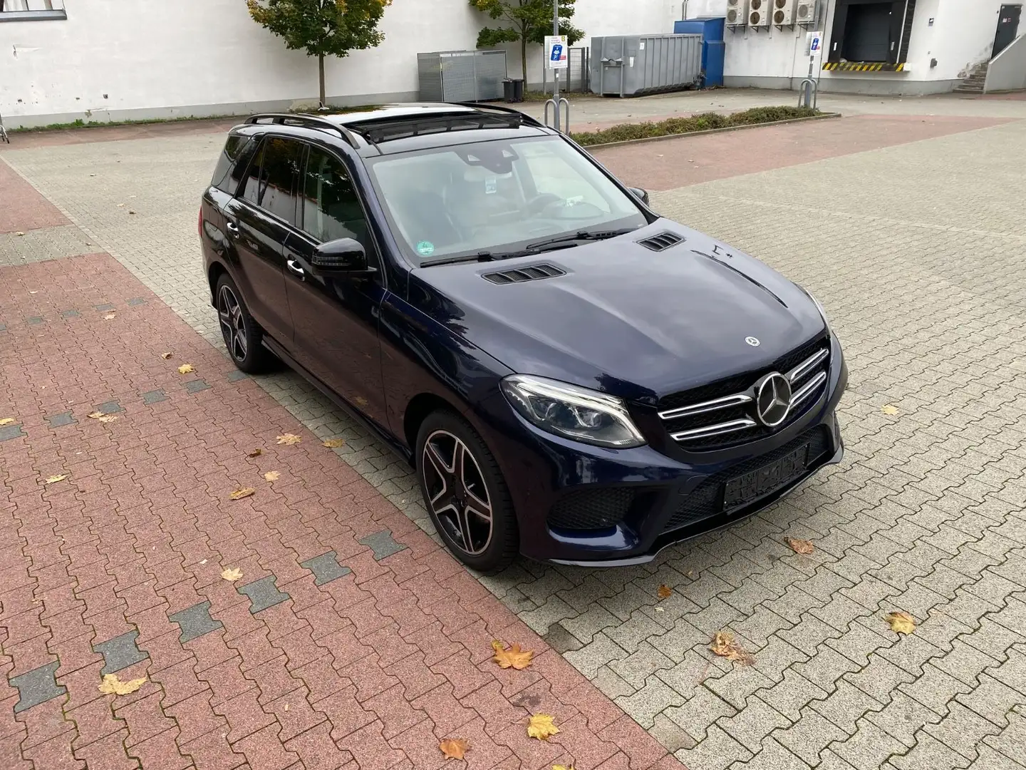 Mercedes-Benz GLE 350 d 4MATIC AMG/Panorama/Massage/ACC/AHK Blau - 2