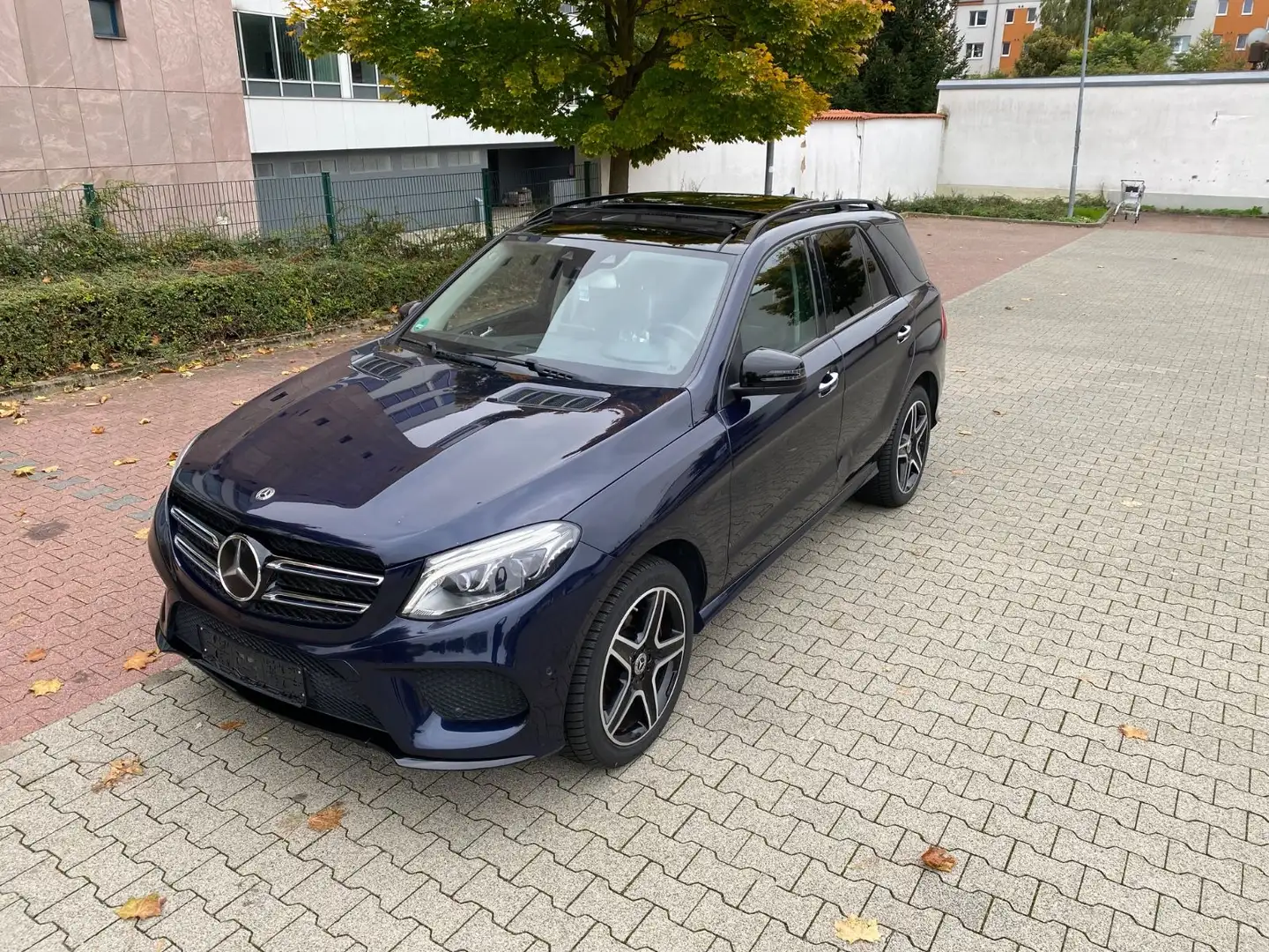 Mercedes-Benz GLE 350 d 4MATIC AMG/Panorama/Massage/ACC/AHK Blau - 1
