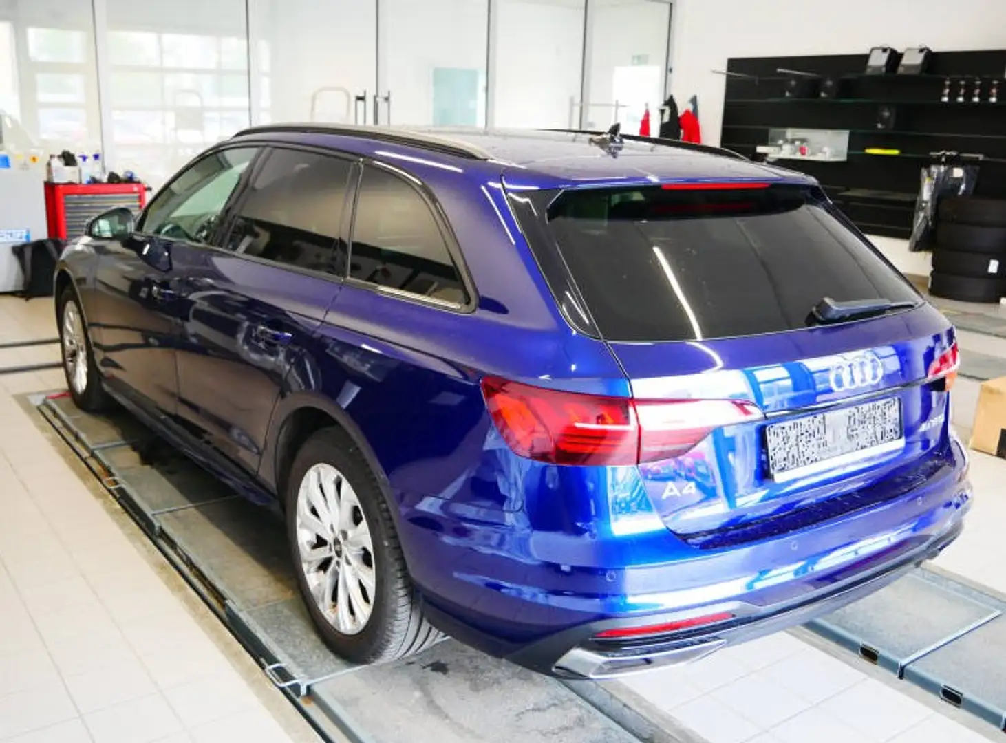 Audi A4 Avant 40 TFSI advanced LED Pano Navi Kamera Blau - 2