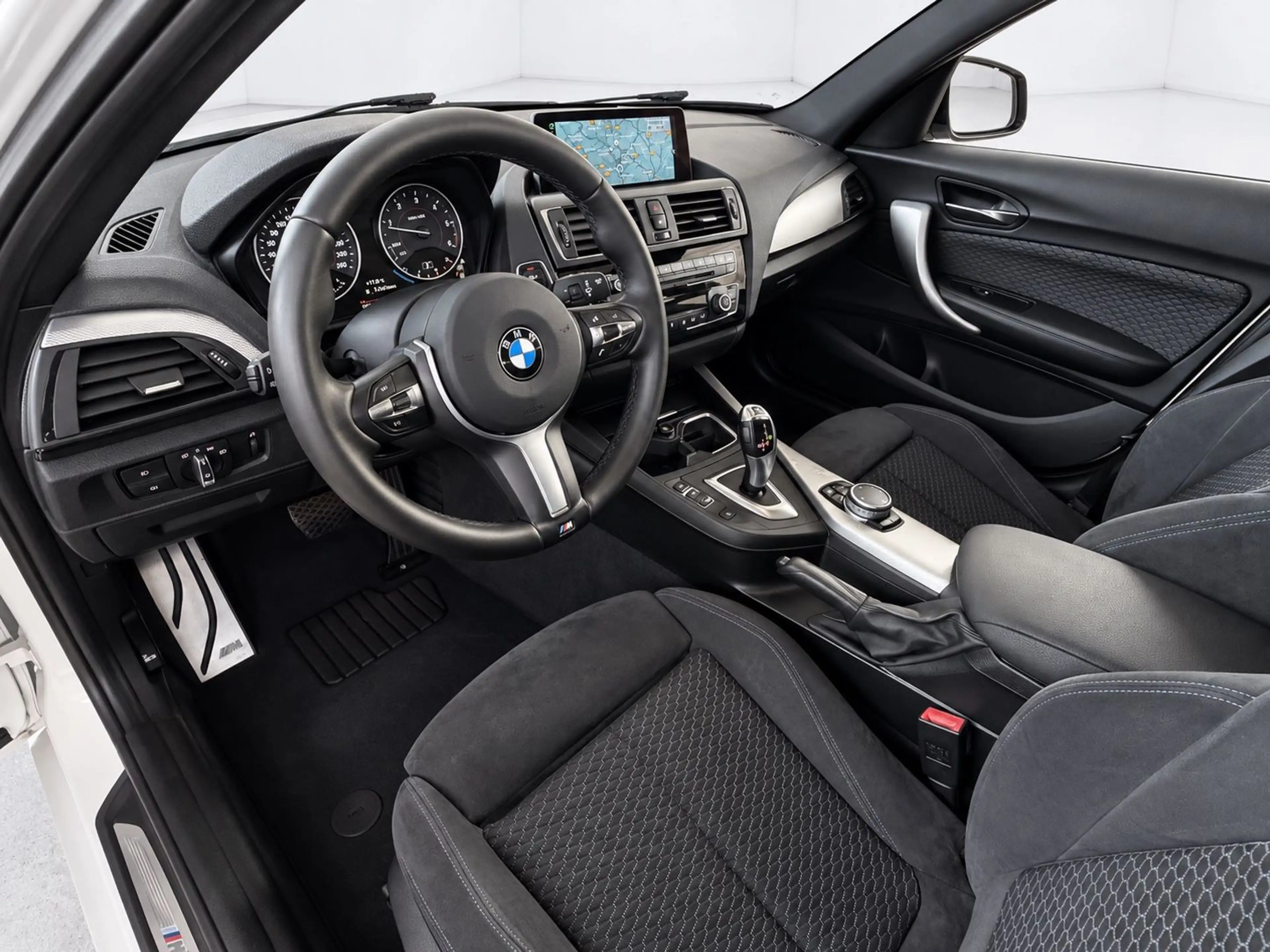BMW 120 d M Sport GLASDACH+NAVI+ADAPTIV-LED+18"ZOLL — photo 15