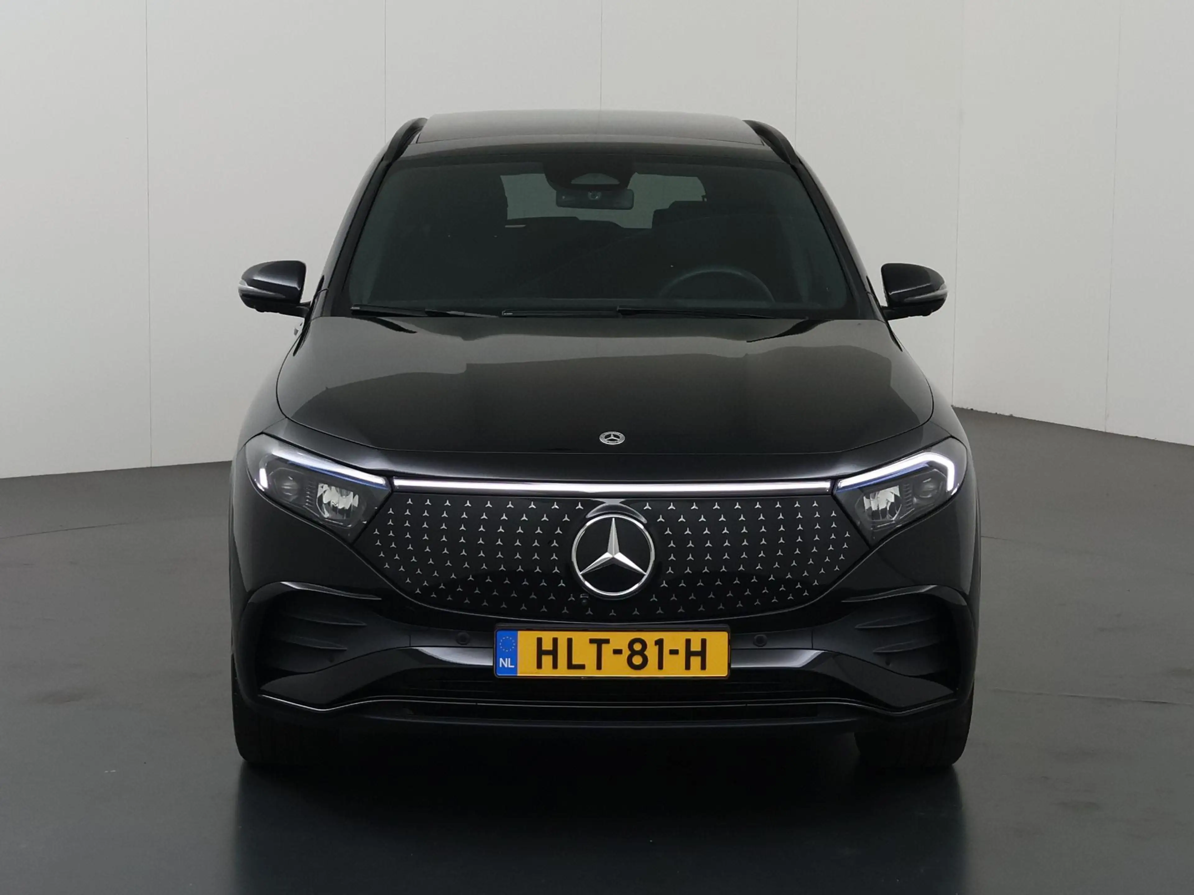 Mercedes-Benz EQA 250 250+ Business Solution AMG 71 kWh | Night | 20" M — photo 3
