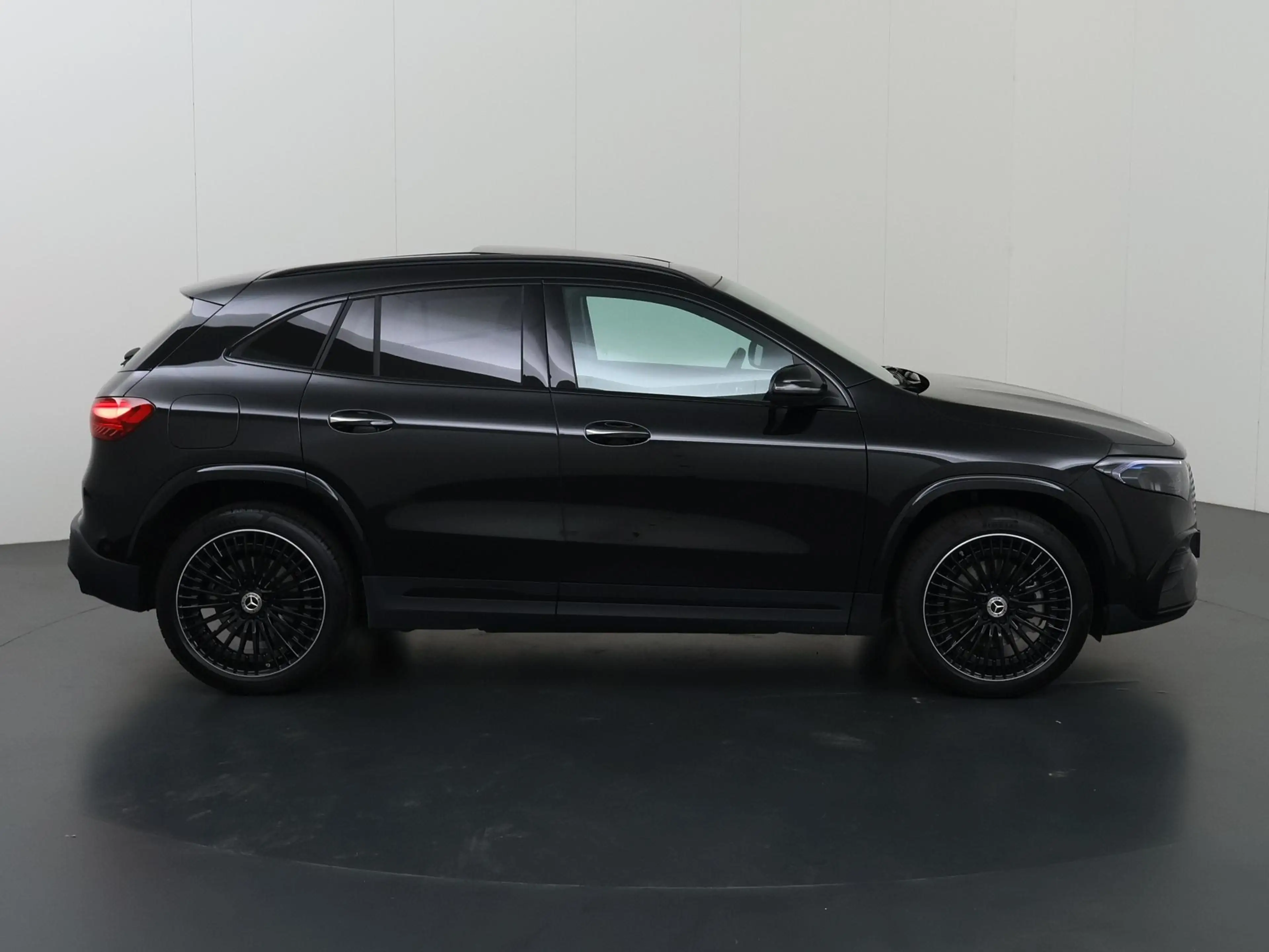 Mercedes-Benz EQA 250 250+ Business Solution AMG 71 kWh | Night | 20" M — photo 6