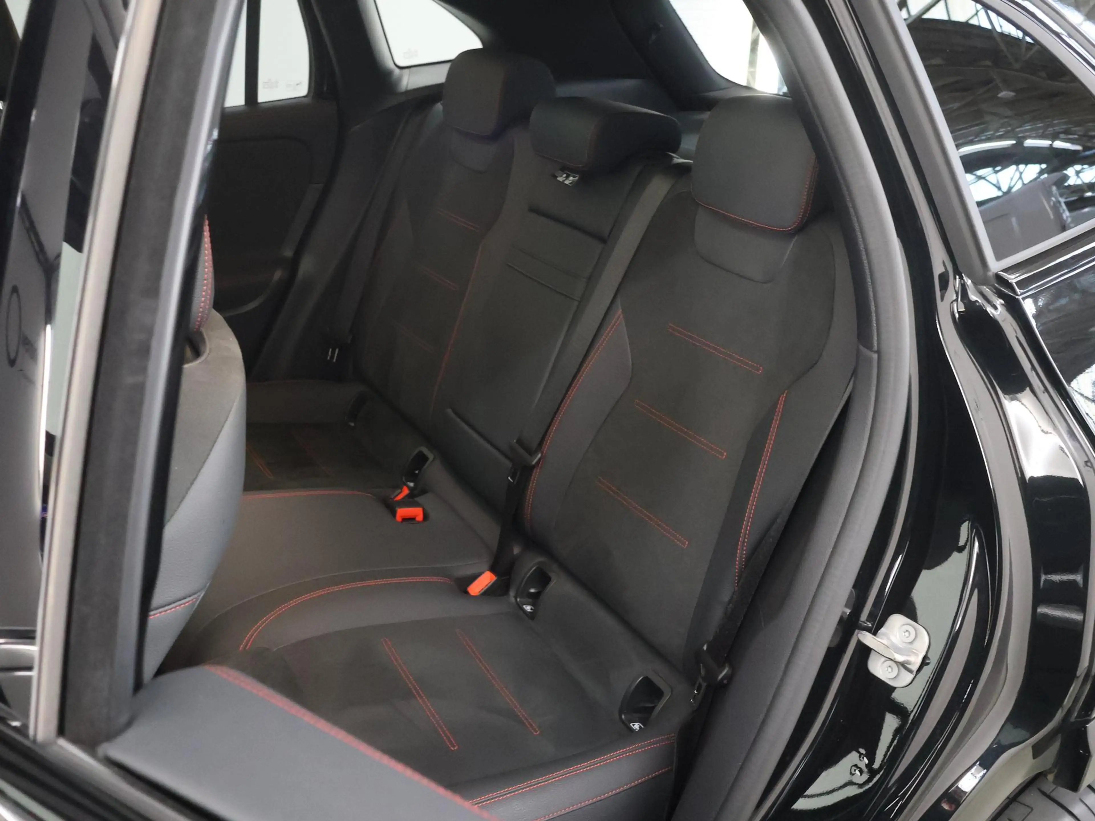 Mercedes-Benz EQA 250 250+ Business Solution AMG 71 kWh | Night | 20" M — photo 11