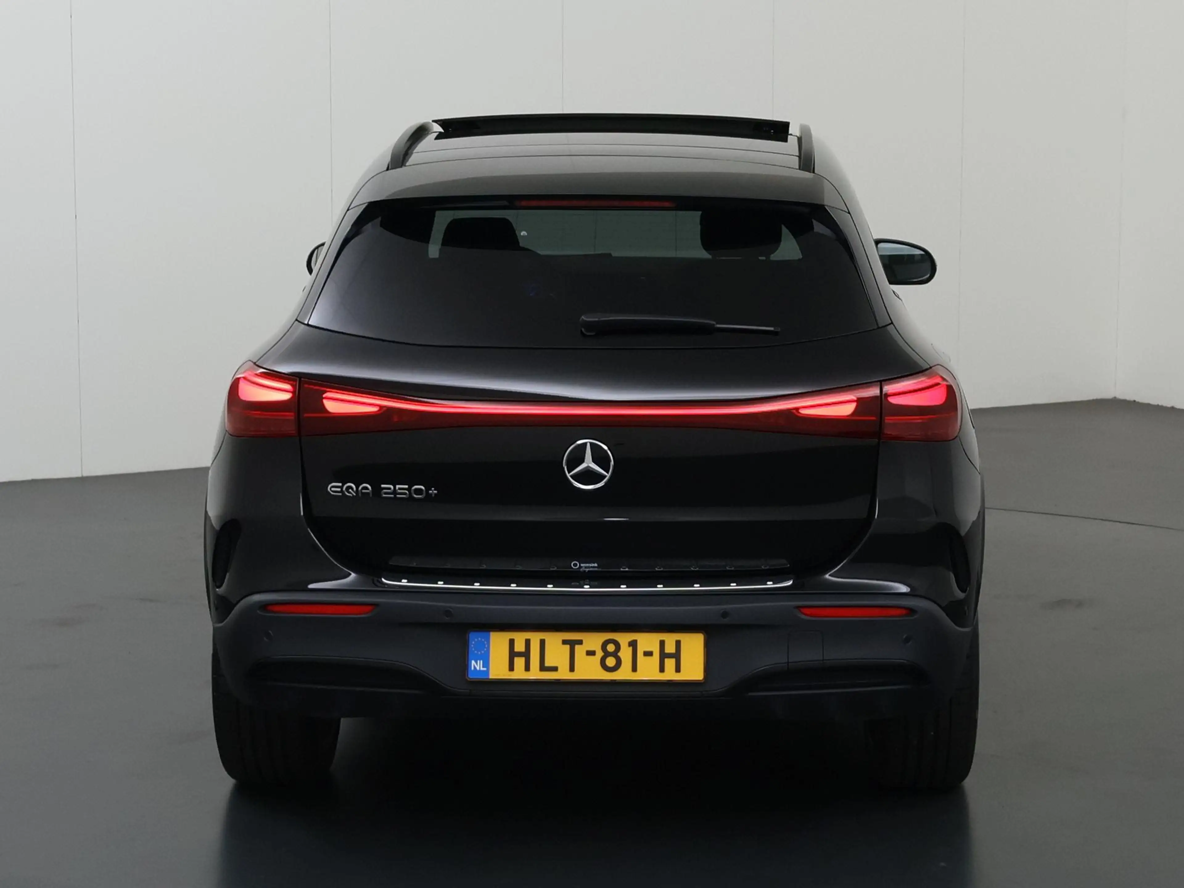 Mercedes-Benz EQA 250 250+ Business Solution AMG 71 kWh | Night | 20" M — photo 4