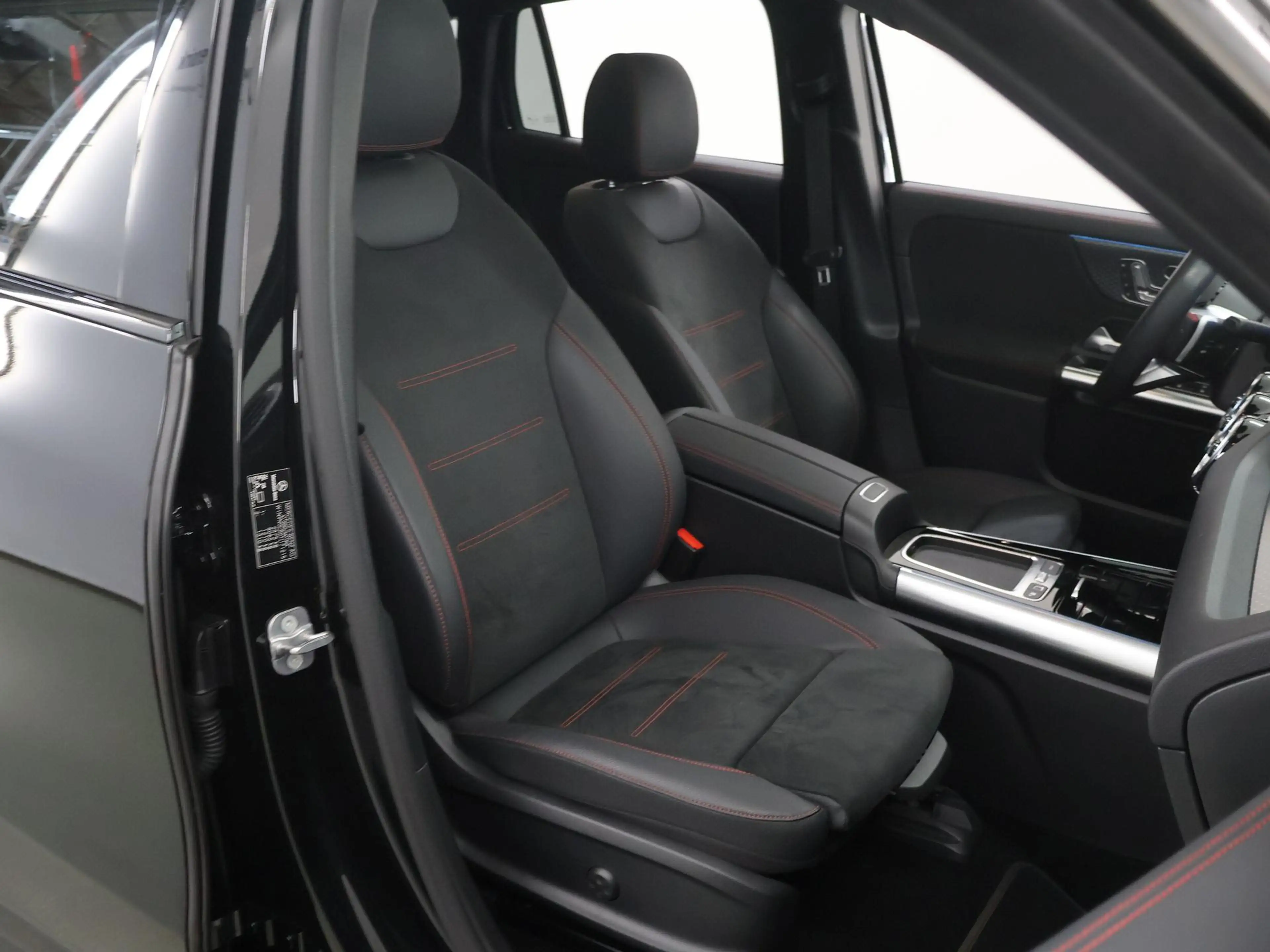 Mercedes-Benz EQA 250 250+ Business Solution AMG 71 kWh | Night | 20" M — photo 10