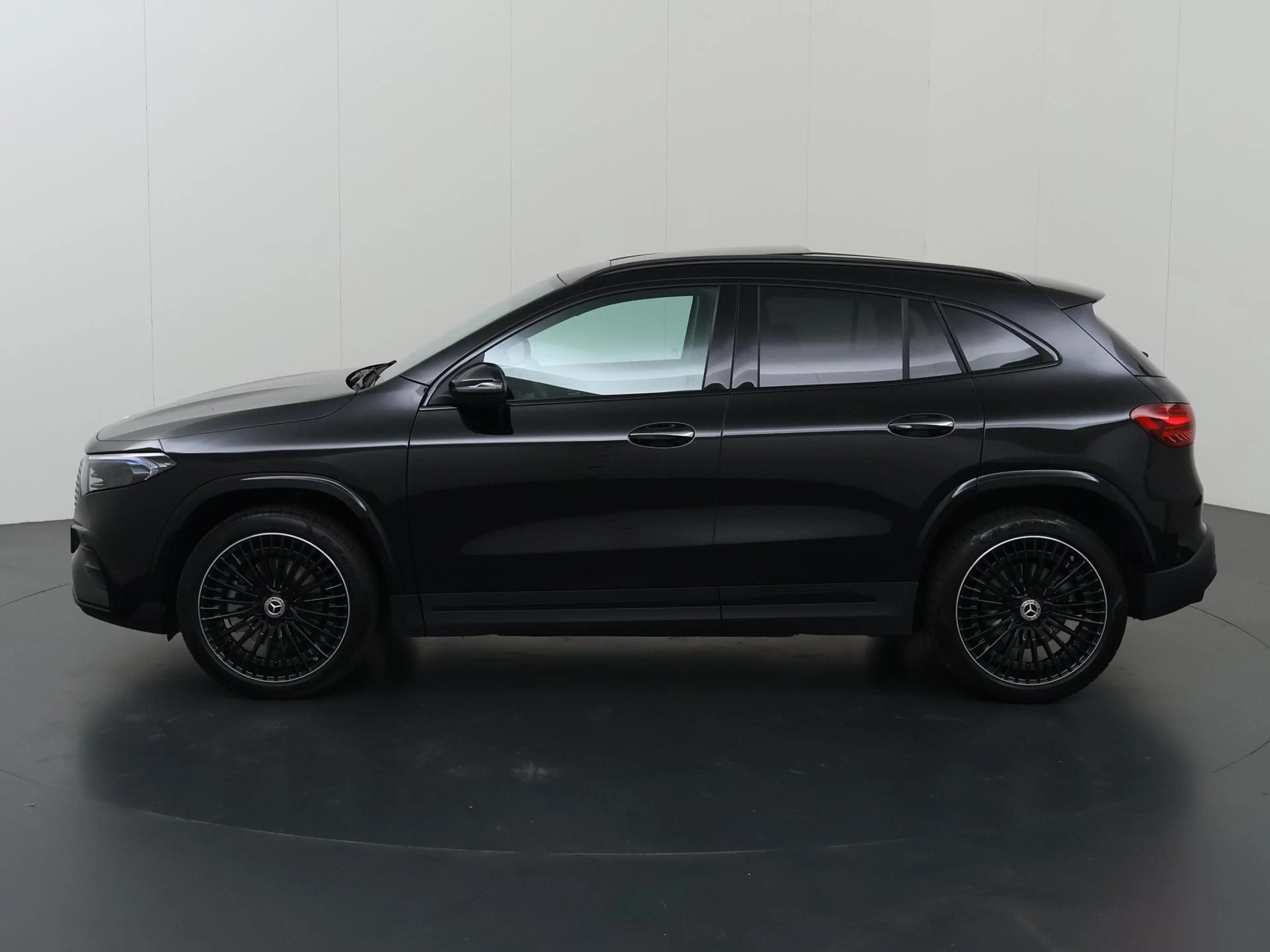 Mercedes-Benz EQA 250 250+ Business Solution AMG 71 kWh | Night | 20" M — photo 5