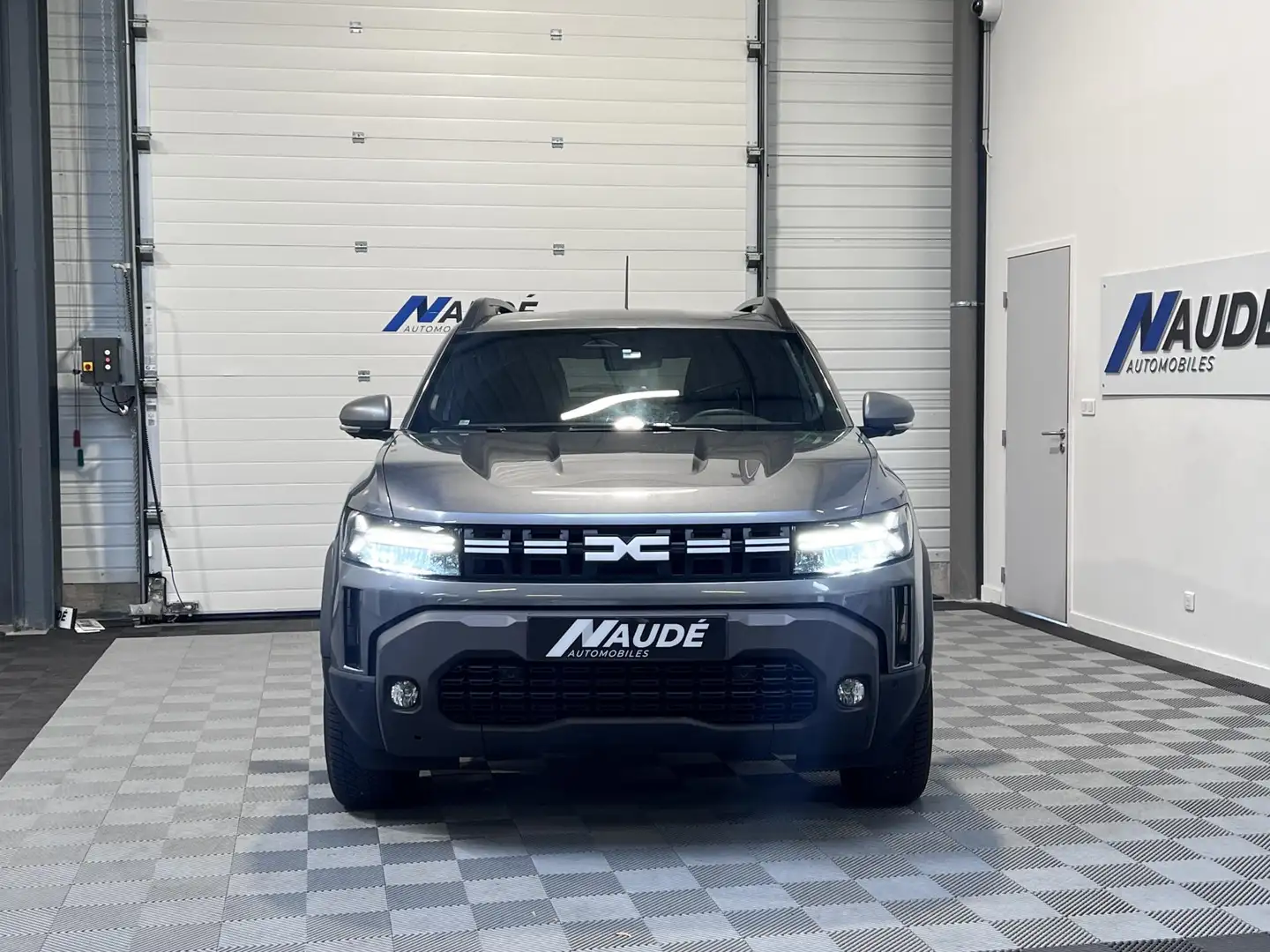 Dacia Duster 1.2 TCe MHEV 130 CH 4x4 Journey TVA RÉCUPÉRABLE GARANTIE DACIA 02/2027 Grijs - 2