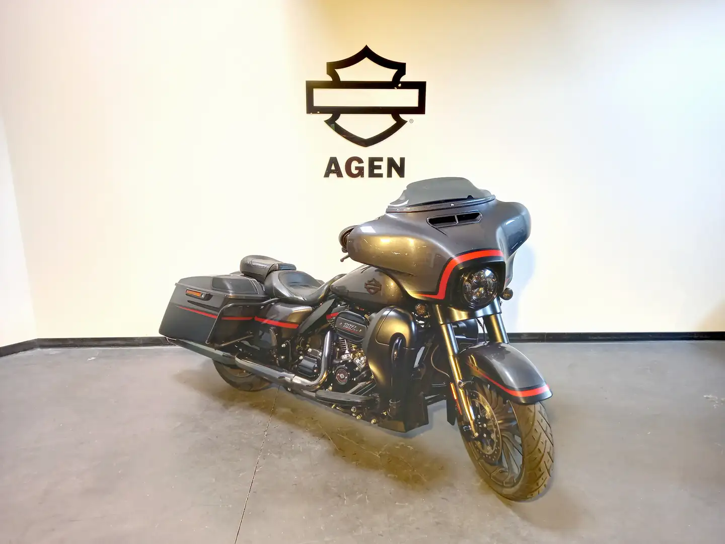Harley-Davidson Street Glide - 1