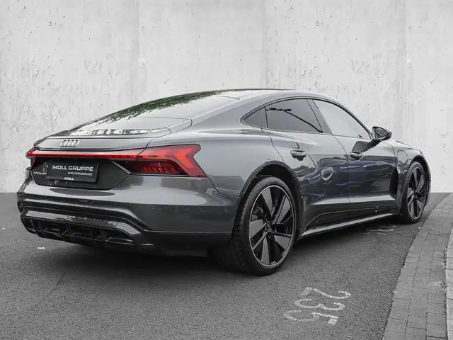 Audi e-tron GT view 4