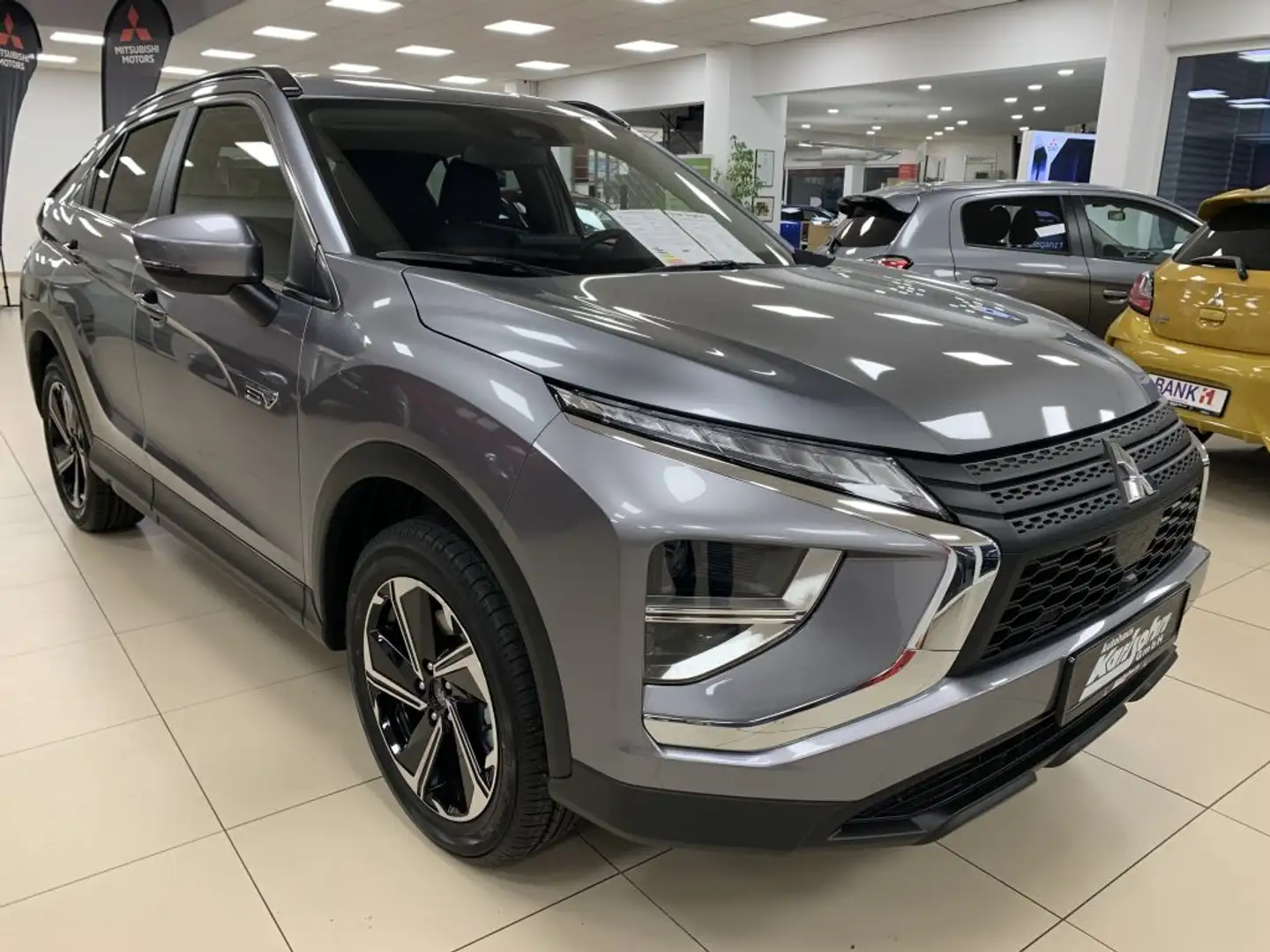 Mitsubishi Eclipse Cross Plug-In Hybrid 4WD Basis Gris - 1