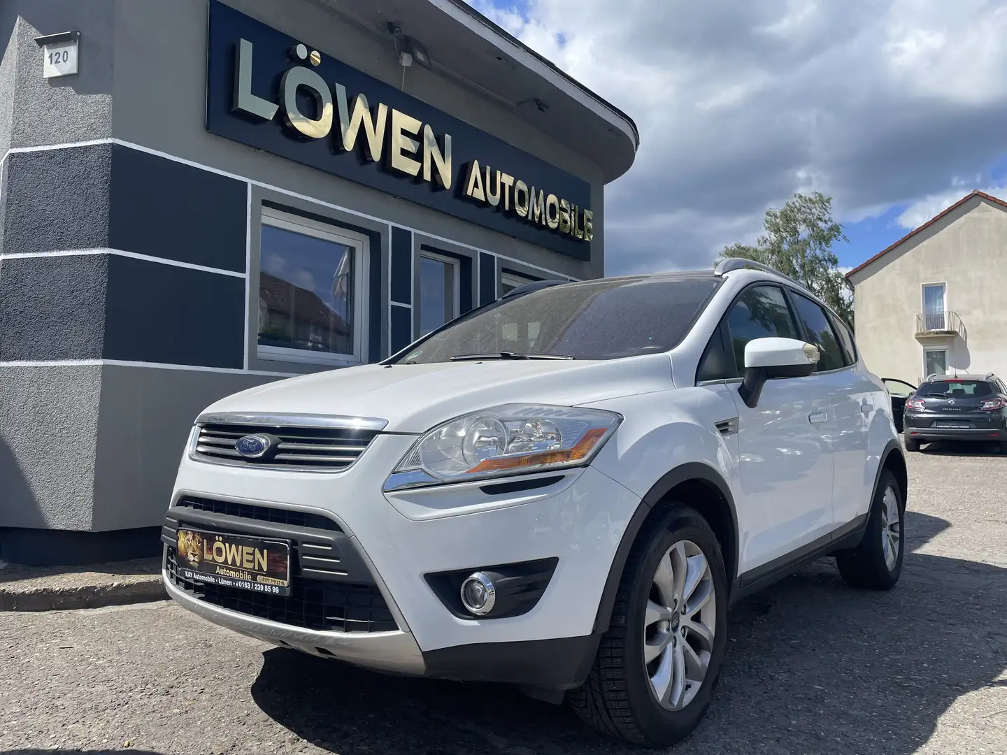 Ford Kuga Titanium „III. Hand - P.dach- HU & AU 01/2027“ Blanc - 1