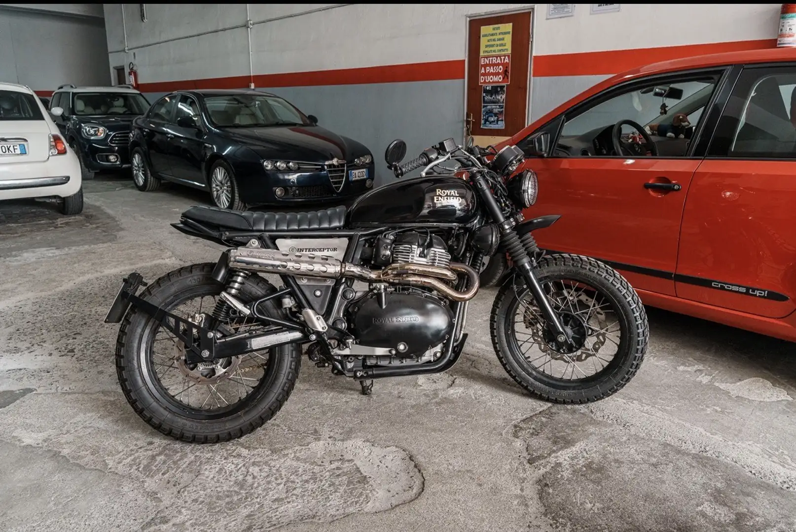 Royal Enfield Interceptor custom Negru - 1
