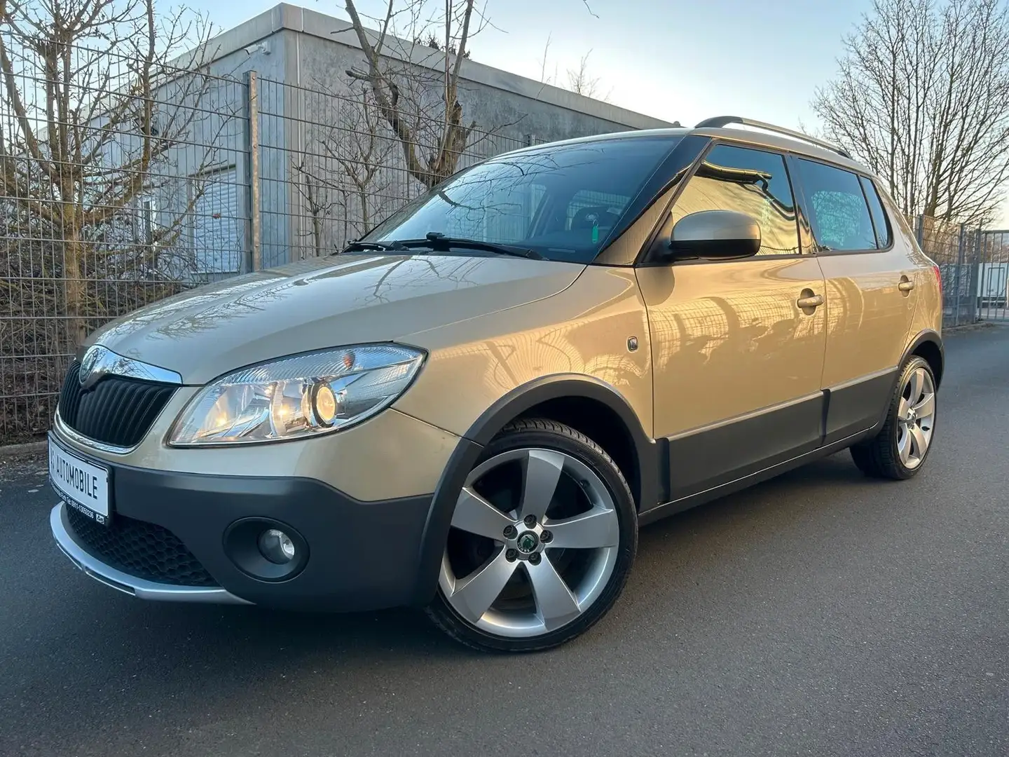 Skoda Fabia 1,2 °°TEMPOMAT°°KLIMAAUTO°°SHZ°°PDC°° Beige - 2