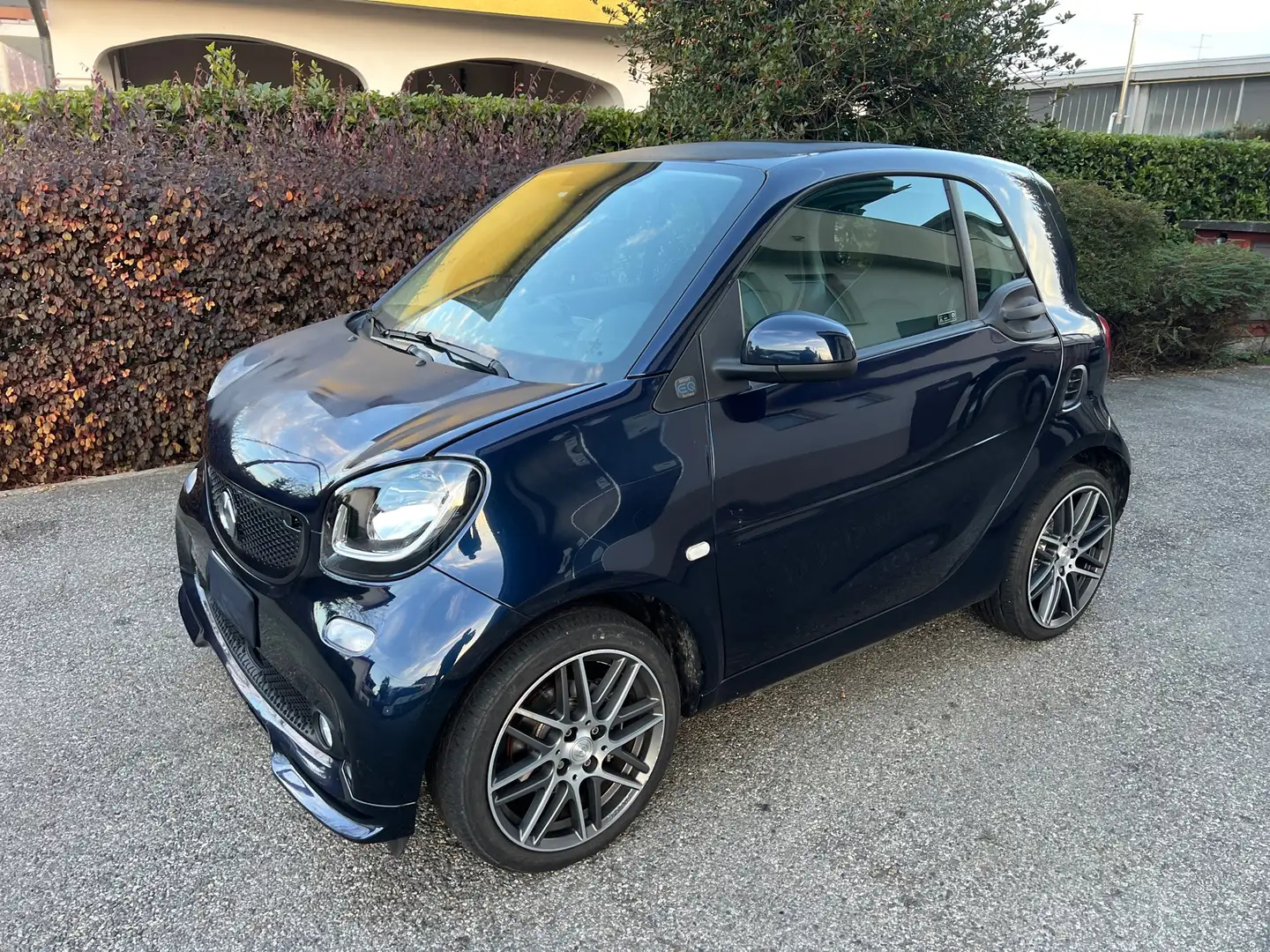 smart forTwo eq Parisblue Brabus Style - 2