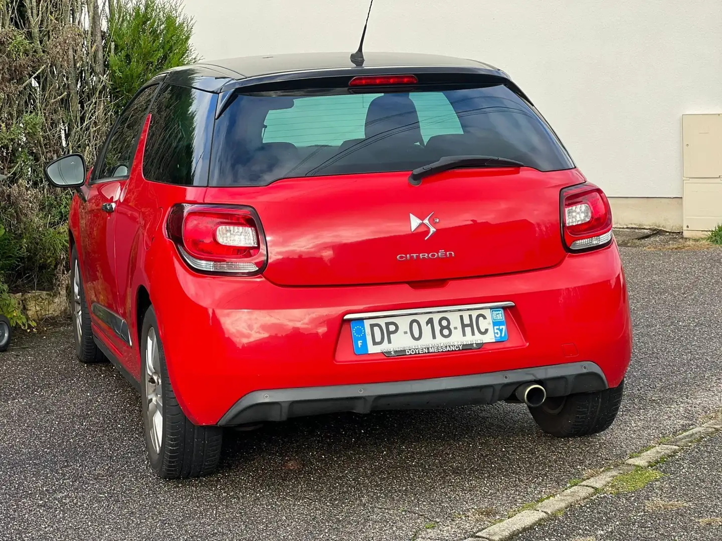 Citroen DS3 e-HDi 90 Airdream So Chic Rouge - 2
