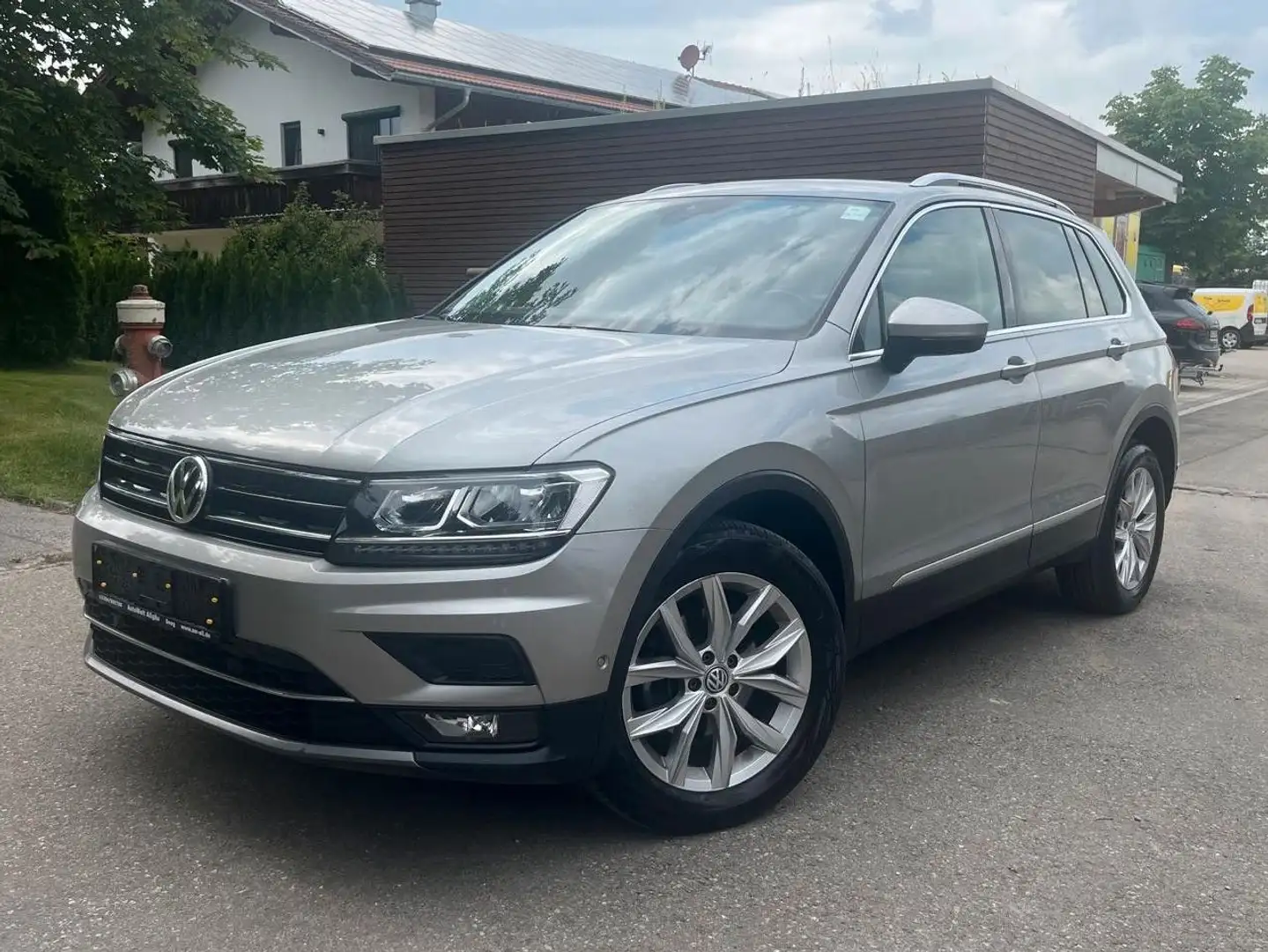 Volkswagen Tiguan Highline BMT/Start-Stopp 4Motion Silber - 1