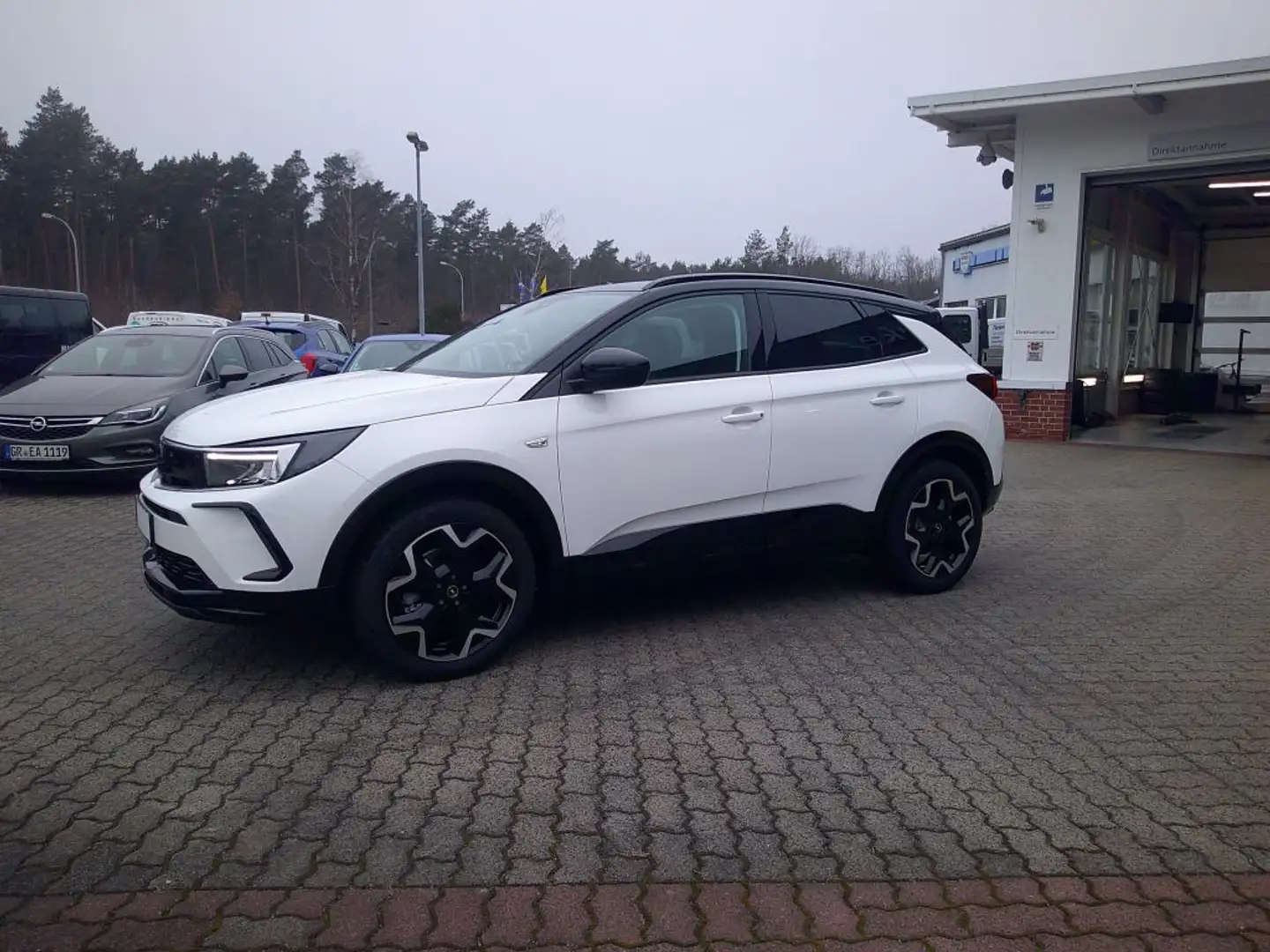 Opel Grandland 1.2 Automatik GS Weiß - 2