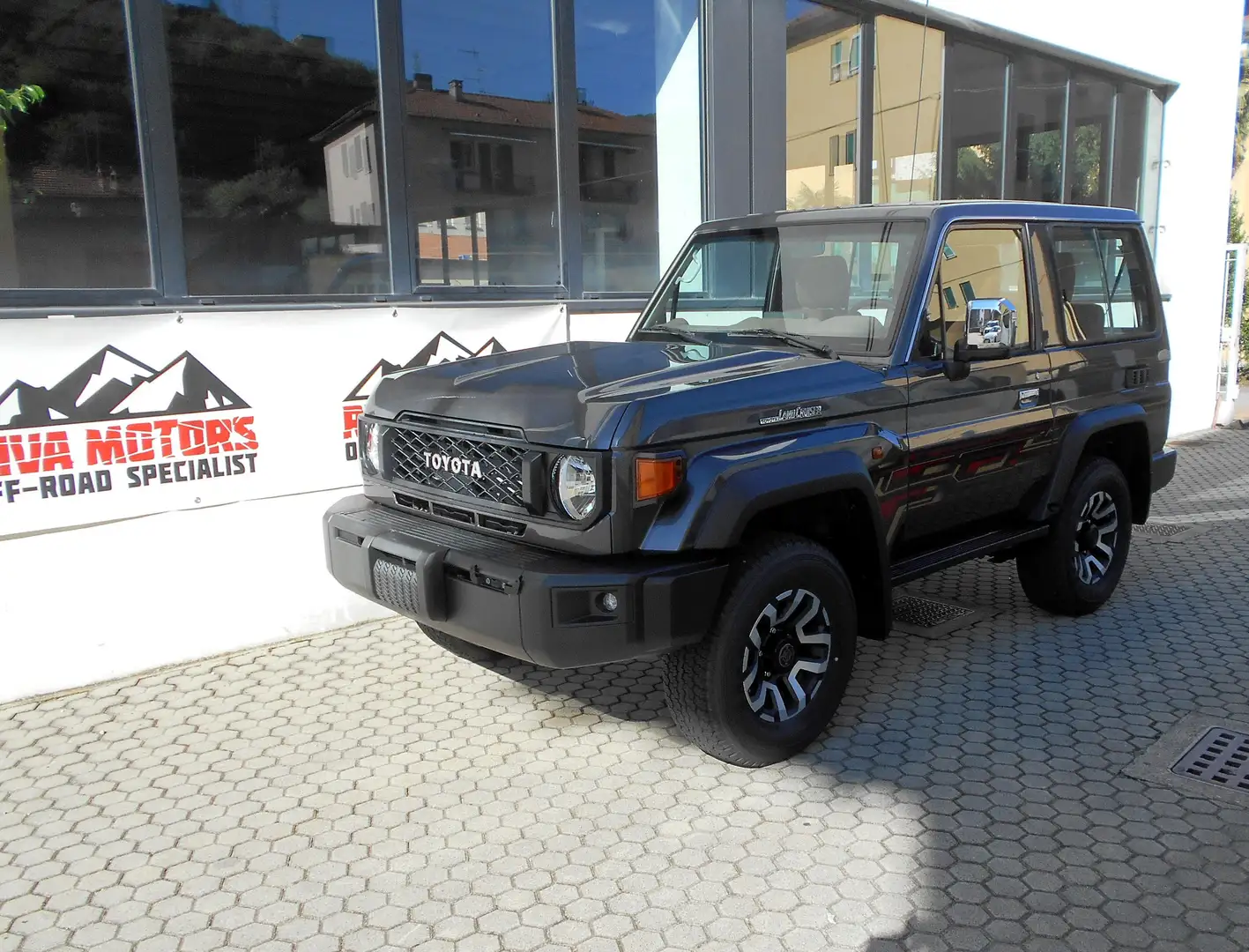 Toyota Land Cruiser GRJ 71 4.0 V6 AUTOMATICO. €83500 iva inclusa Gris - 1