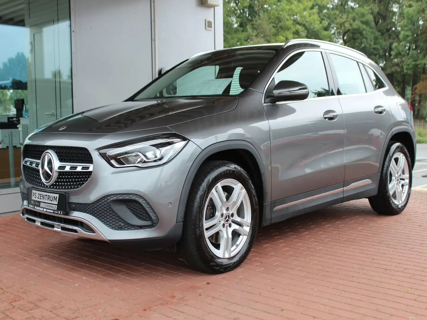 Mercedes-Benz GLA 250 2.0 DCT Grau - 2