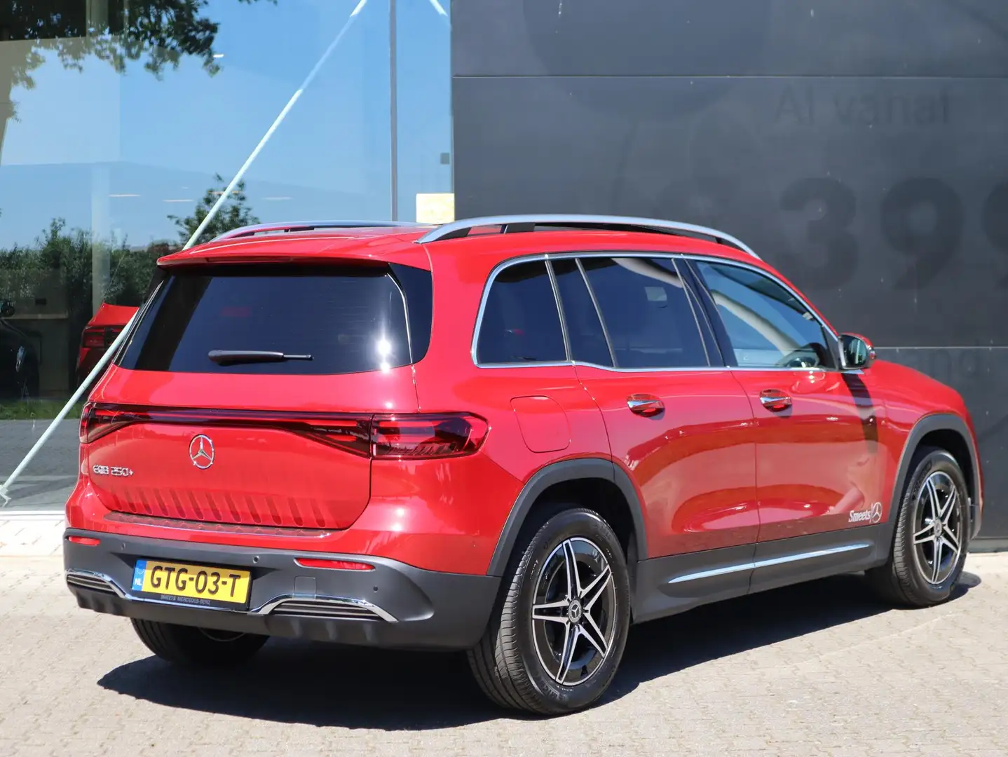 Mercedes-Benz EQB 250 250+ AMG Line 71 kWh Czerwony - 2