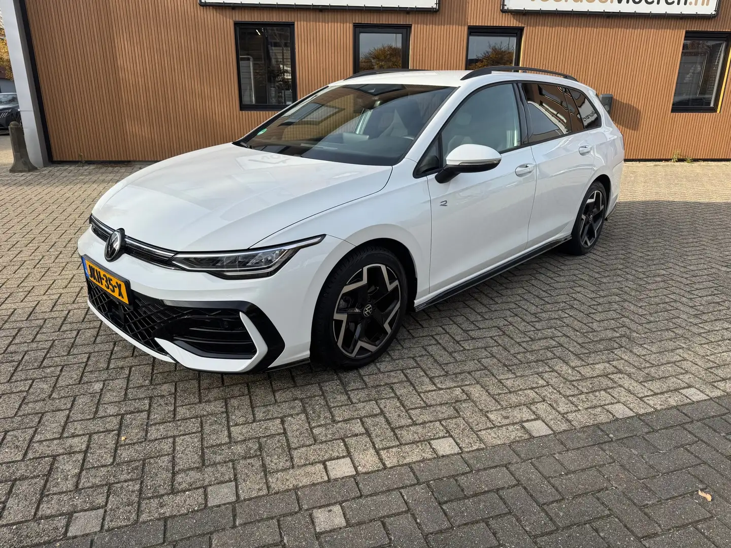 Volkswagen Golf Variant 1.5 TSI R-Line Edition Wit - 2