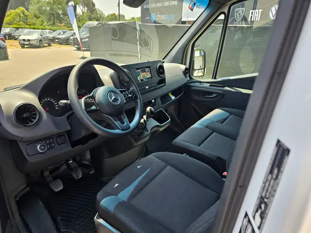 Mercedes-Benz Sprinter view 7