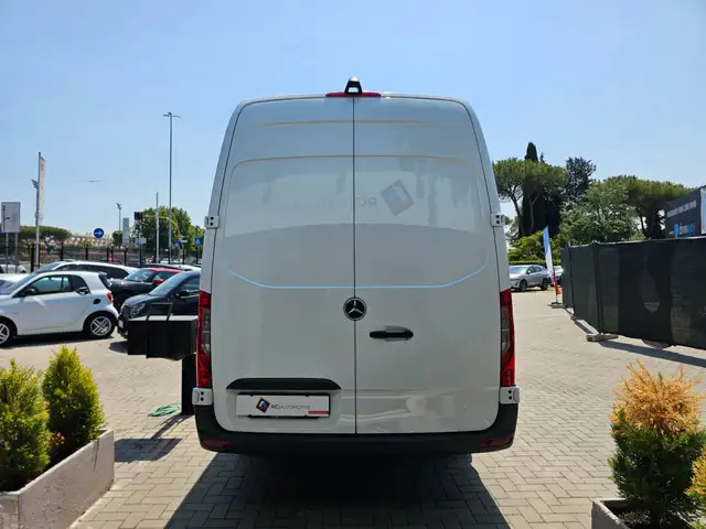 Mercedes-Benz Sprinter view 6