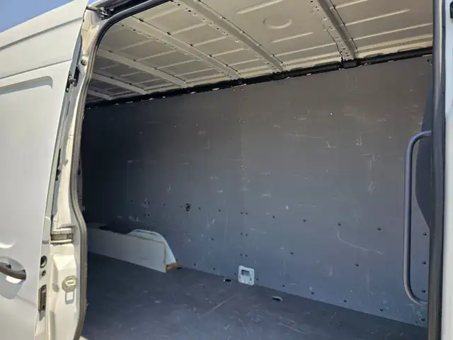 Mercedes-Benz Sprinter view 5