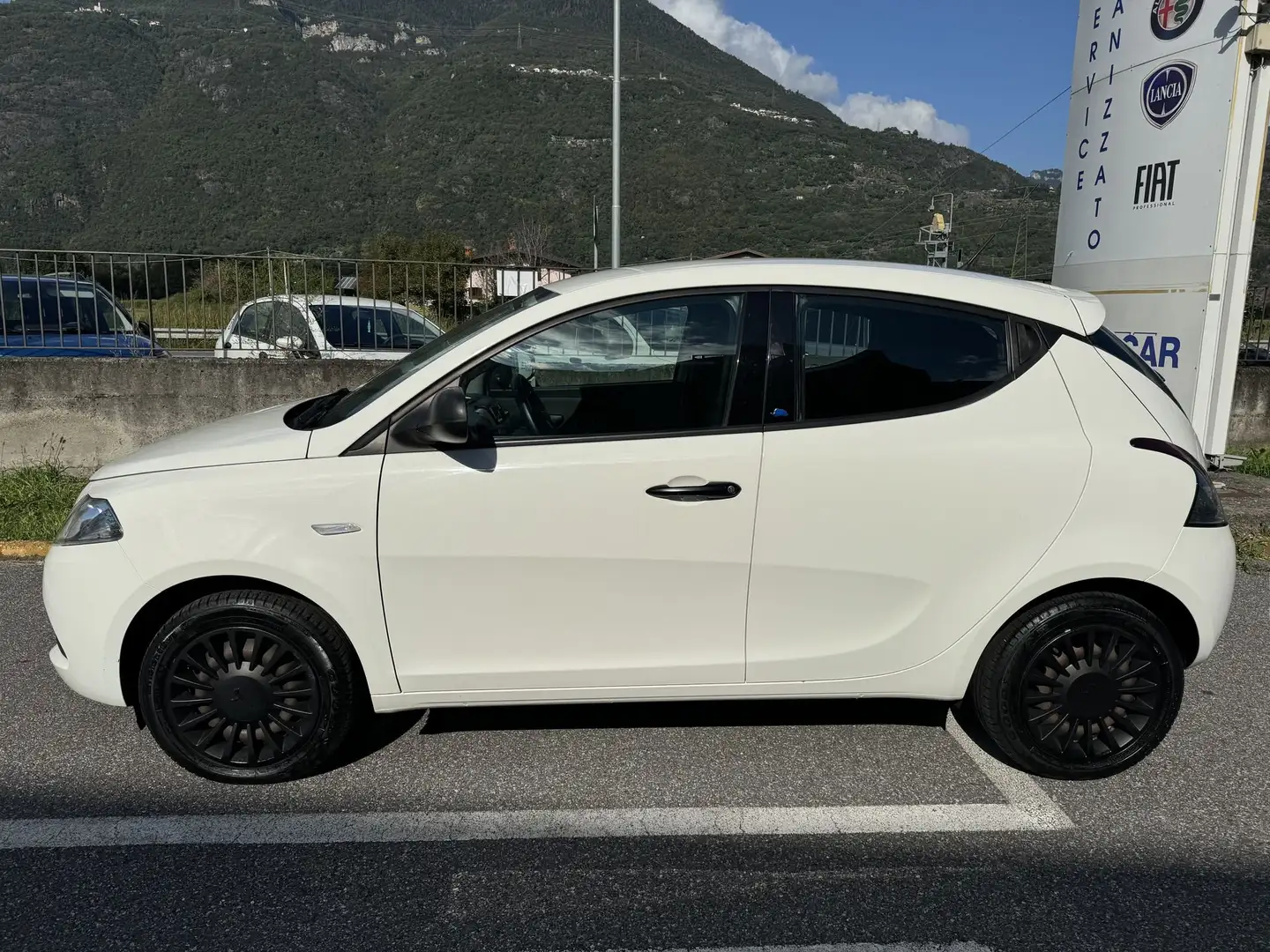 Lancia Ypsilon 1.2 5P Elef Blu-RADIO-CLIMA-5P- KM 43900! NEOP Bianco - 2