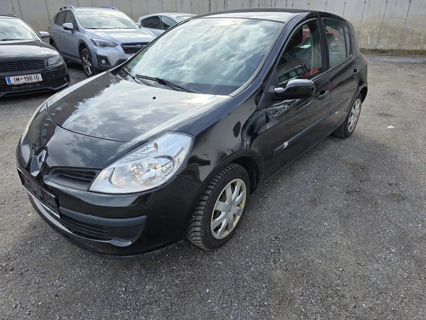 Renault Clio Authentique 1,2 16V Schwarz - 2