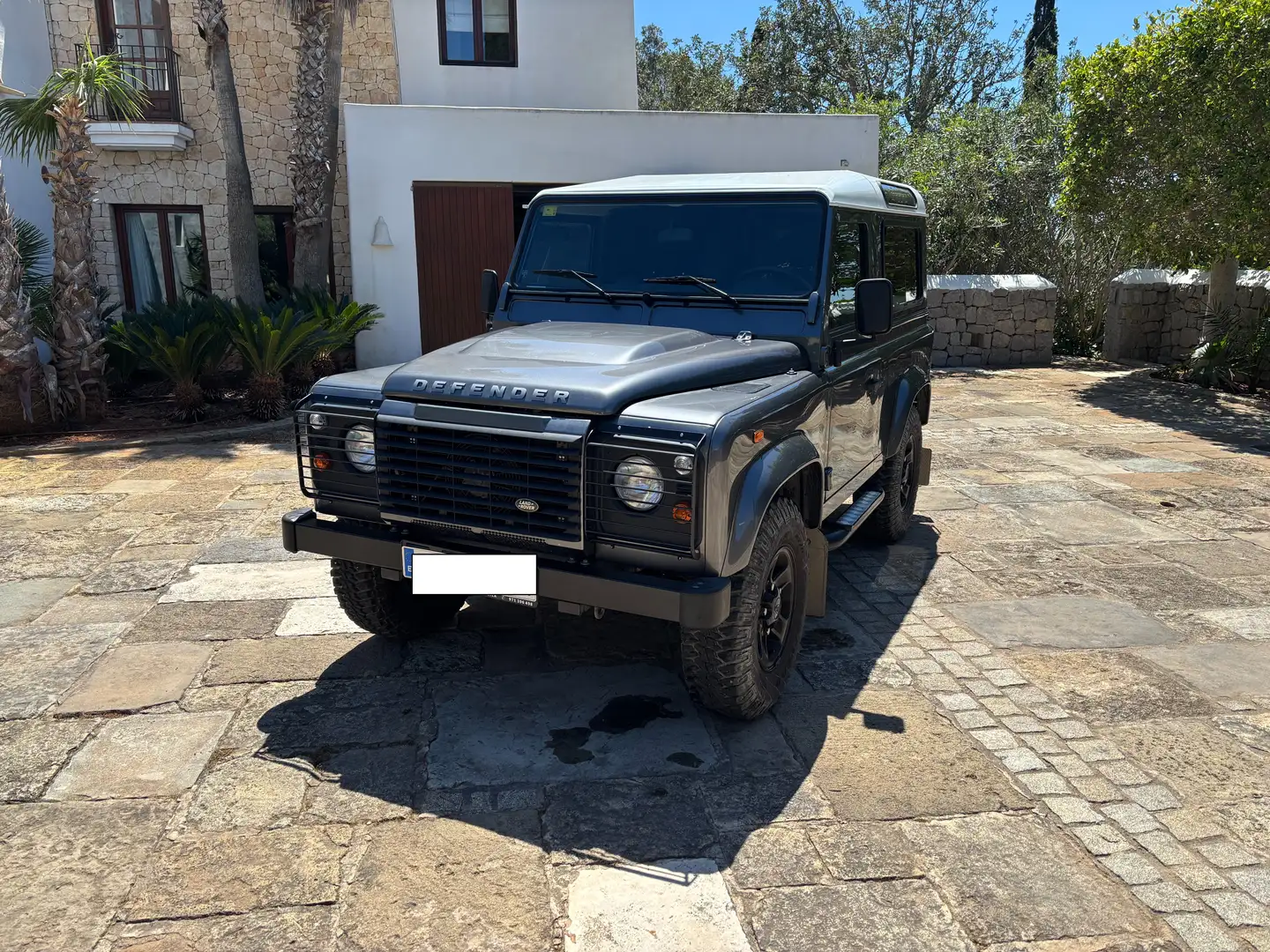 Land Rover Defender Defender 90TDI Techo Duro Comercial Gris - 2