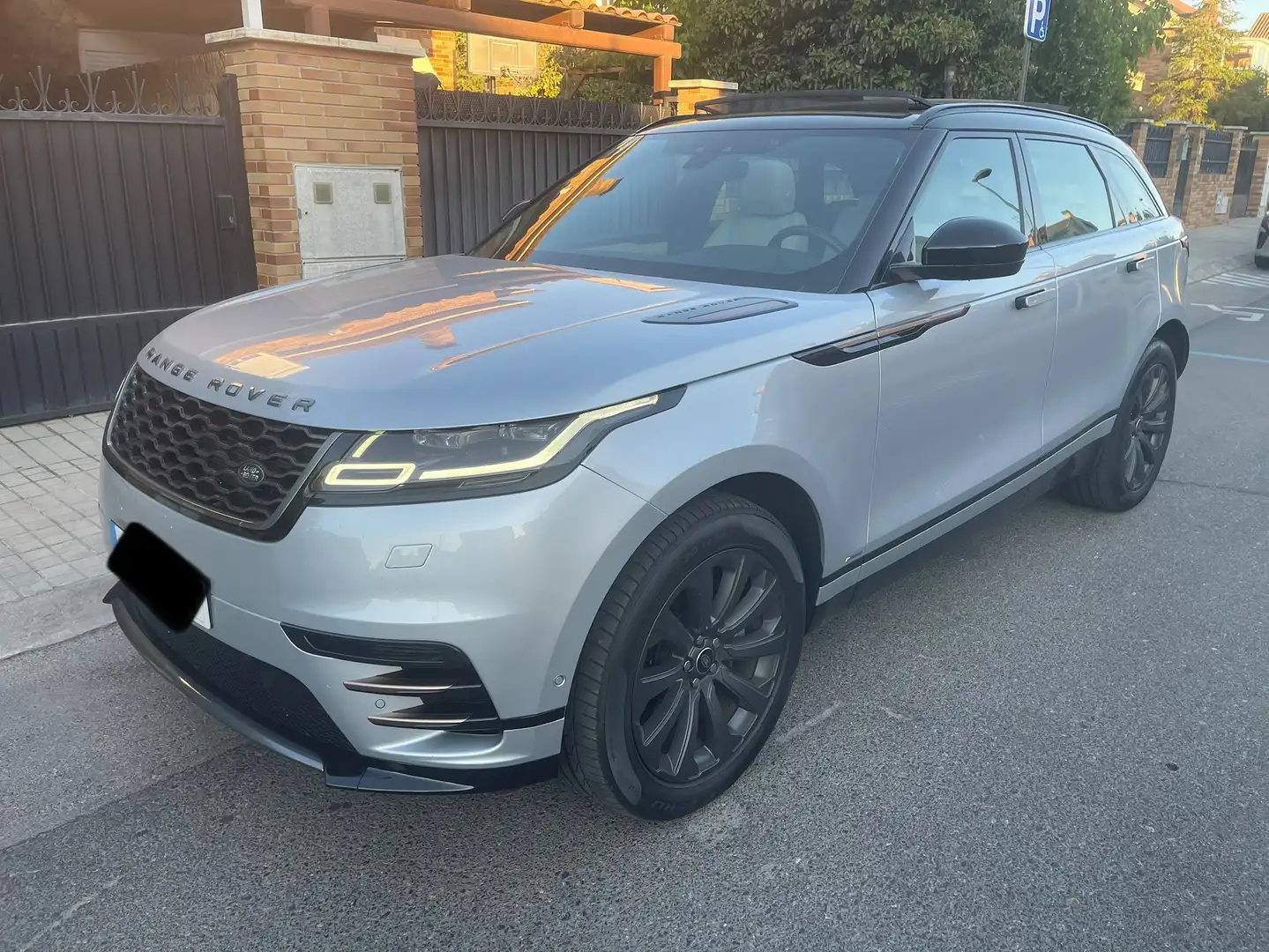 Land Rover Range Rover Velar Range Rover Velar 2.0D R-Dynamic HSE 4WD Aut. 240 R-Dynamic SE Plateado - 2