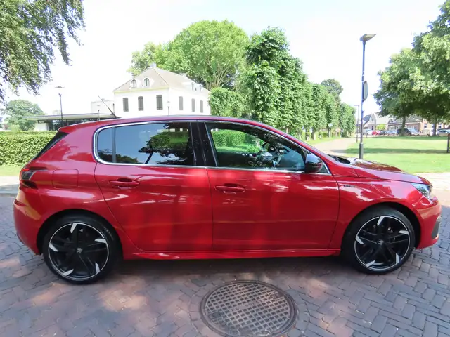 Peugeot 308 view 3
