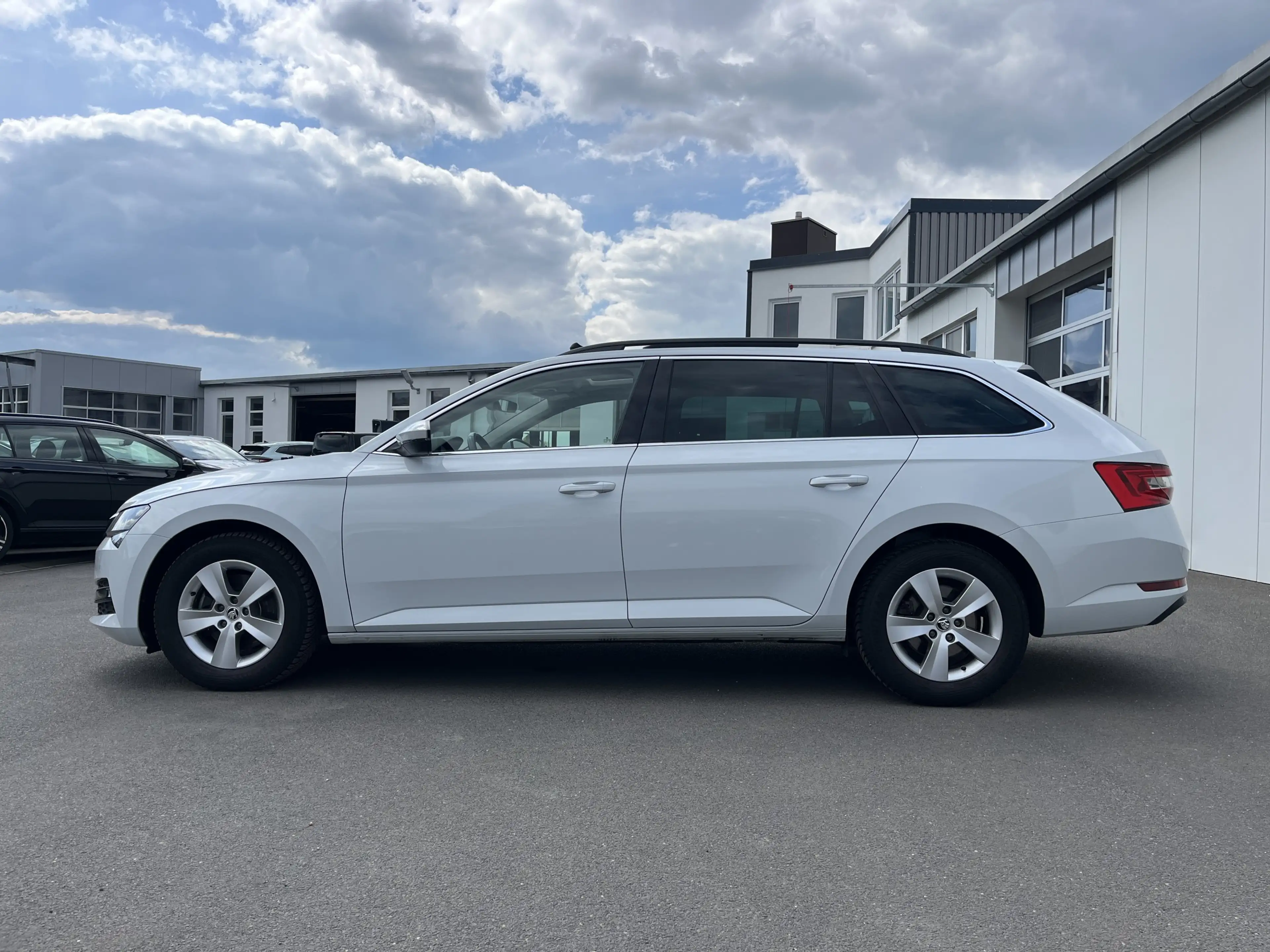 Skoda Superb Combi 2.0 TDI DSG Ambition 141€ m.20% Anz. PANOR — photo 2