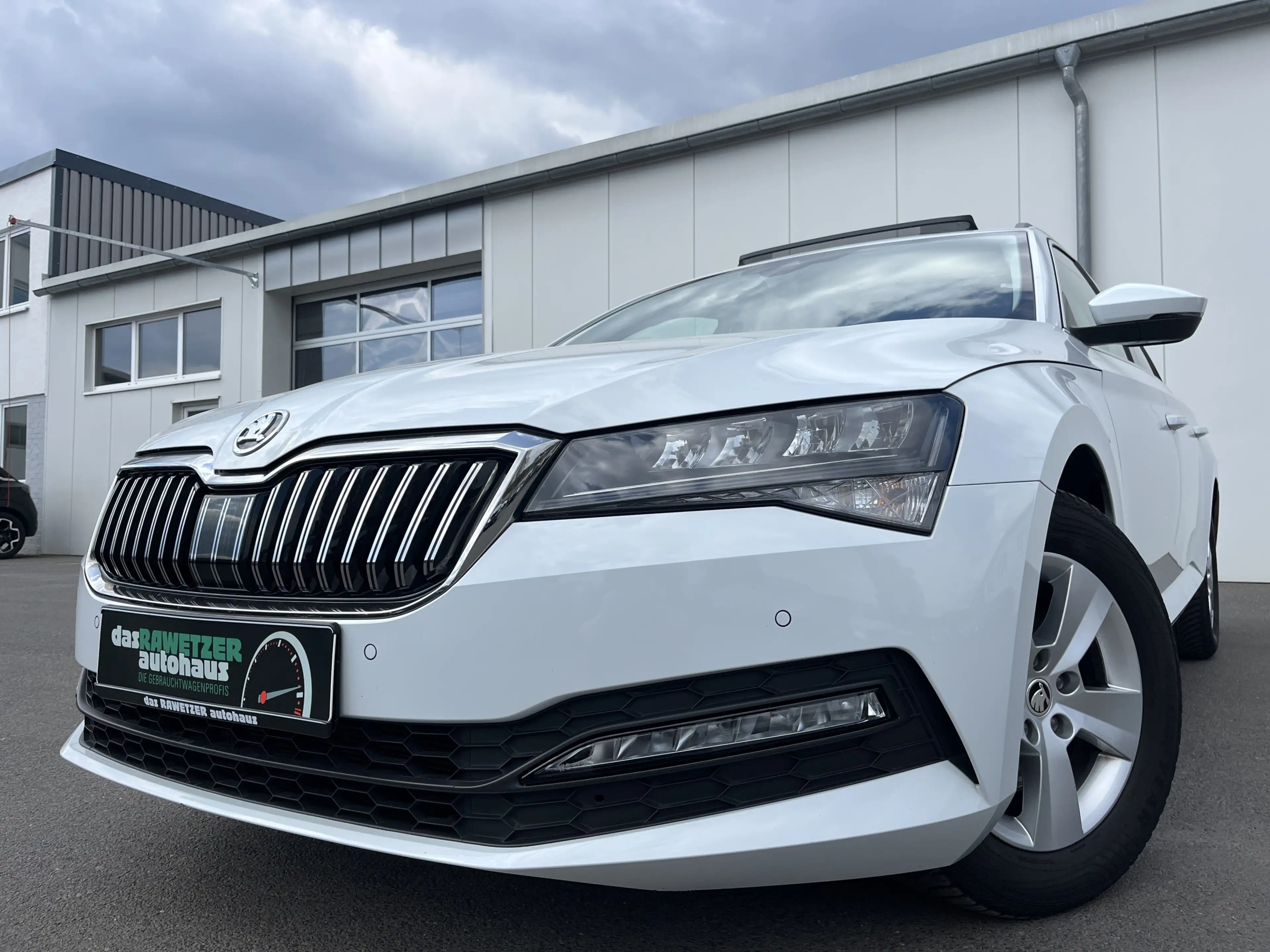 Skoda Superb Combi 2.0 TDI DSG Ambition 141€ m.20% Anz. PANOR