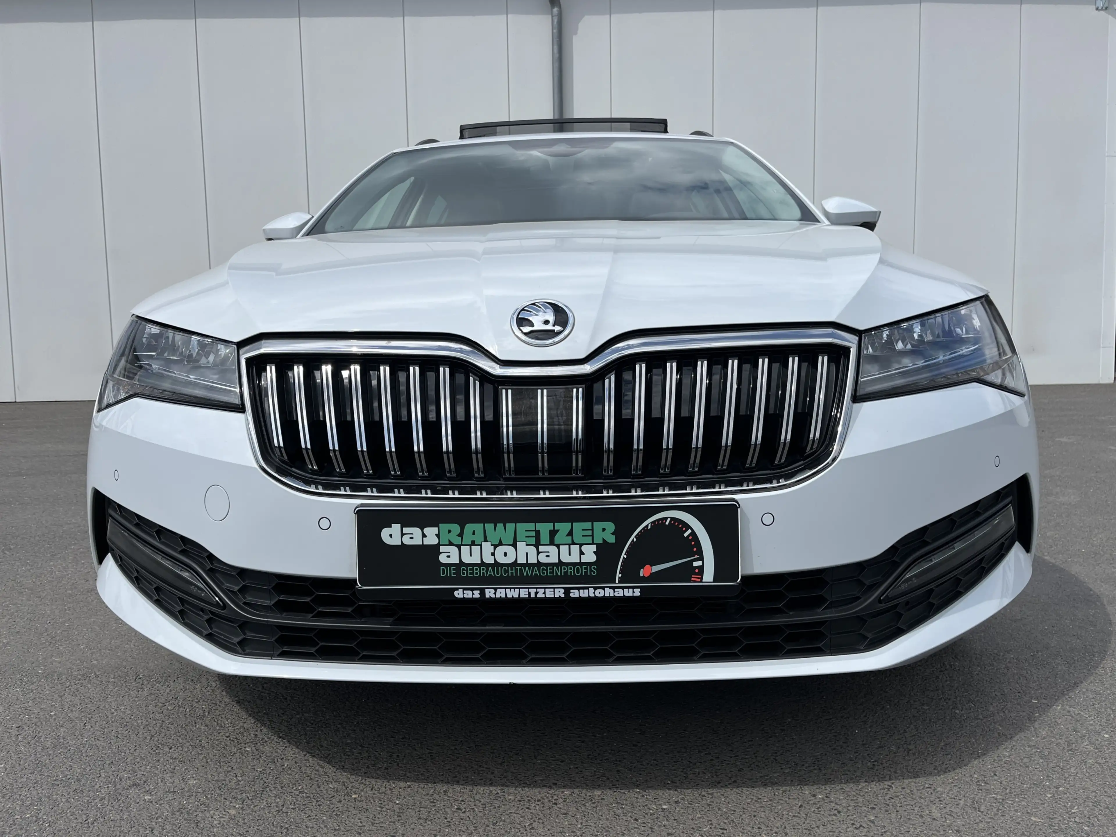 Skoda Superb Combi 2.0 TDI DSG Ambition 141€ m.20% Anz. PANOR — photo 4