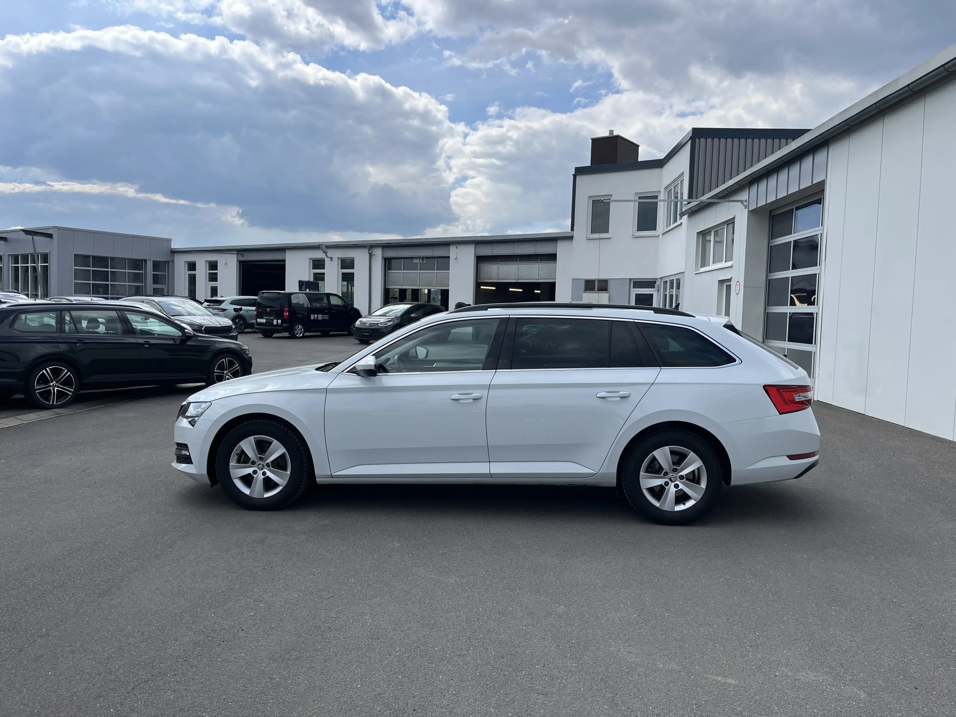 Skoda Superb Combi 2.0 TDI DSG Ambition 141€ m.20% Anz. PANOR — photo 3