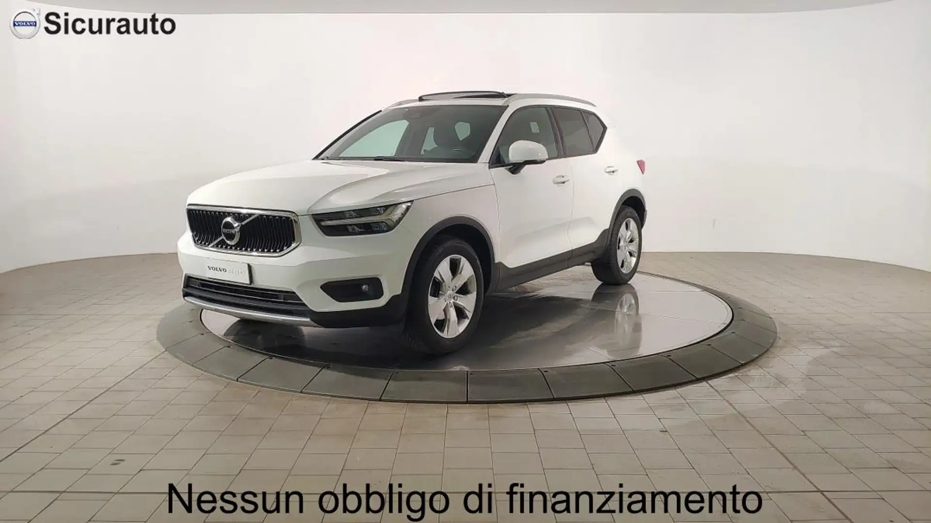 Volvo XC40 T2 Geartronic Momentum Pro Weiß - 1