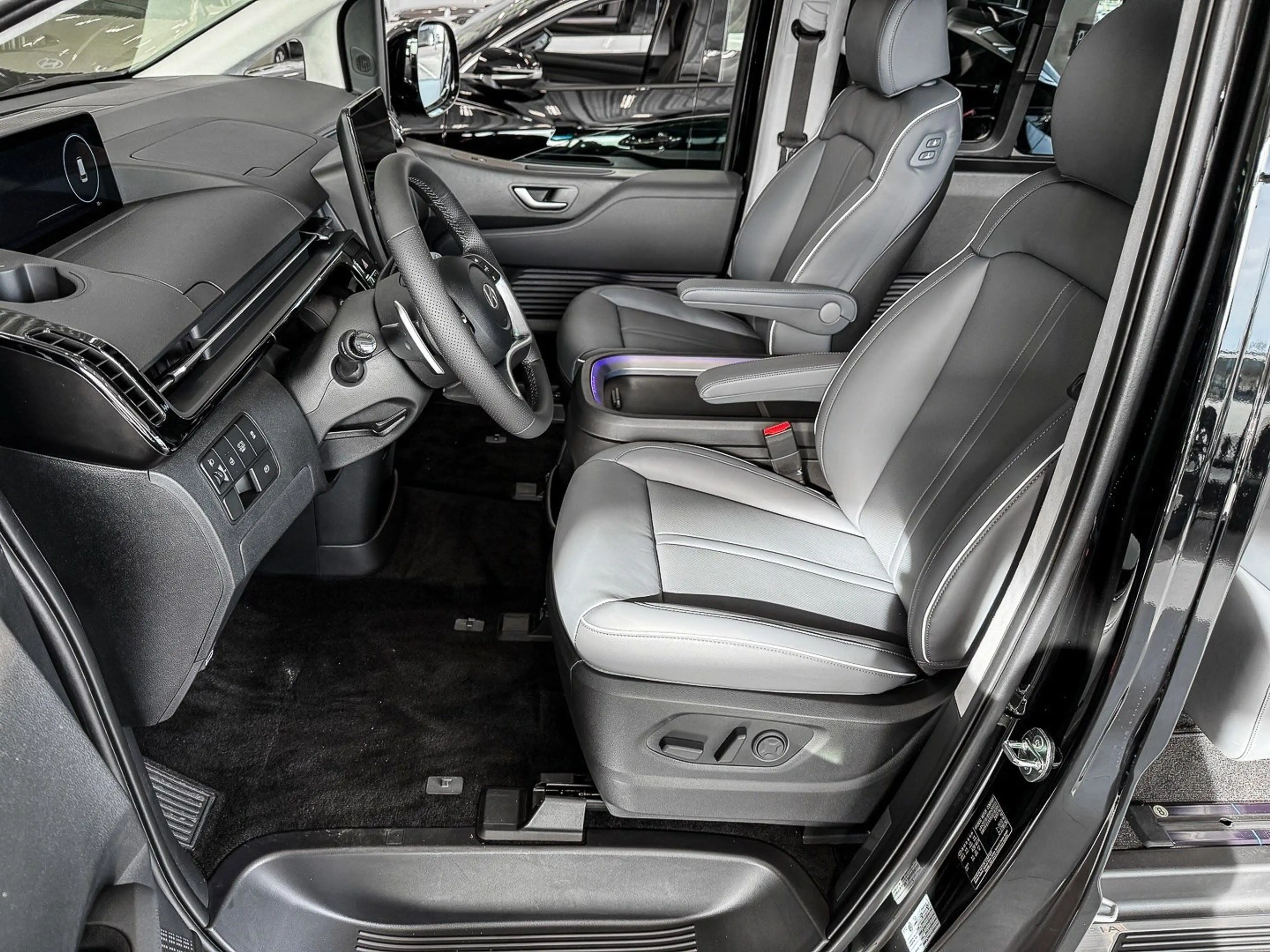 Hyundai STARIA SIGNATURE, HEV, 7-Sitzer, 225PS, 360°-Kamera , BOS — photo 12