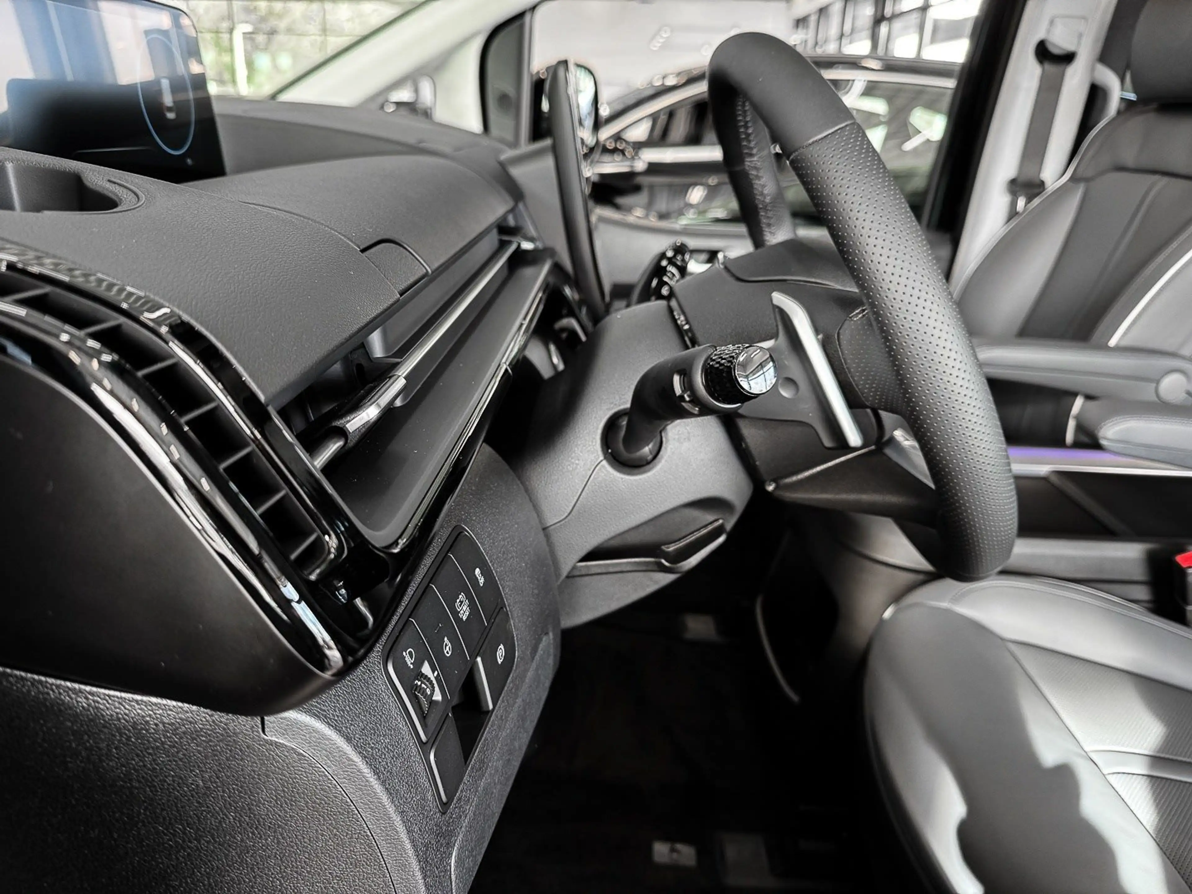 Hyundai STARIA SIGNATURE, HEV, 7-Sitzer, 225PS, 360°-Kamera , BOS — photo 5