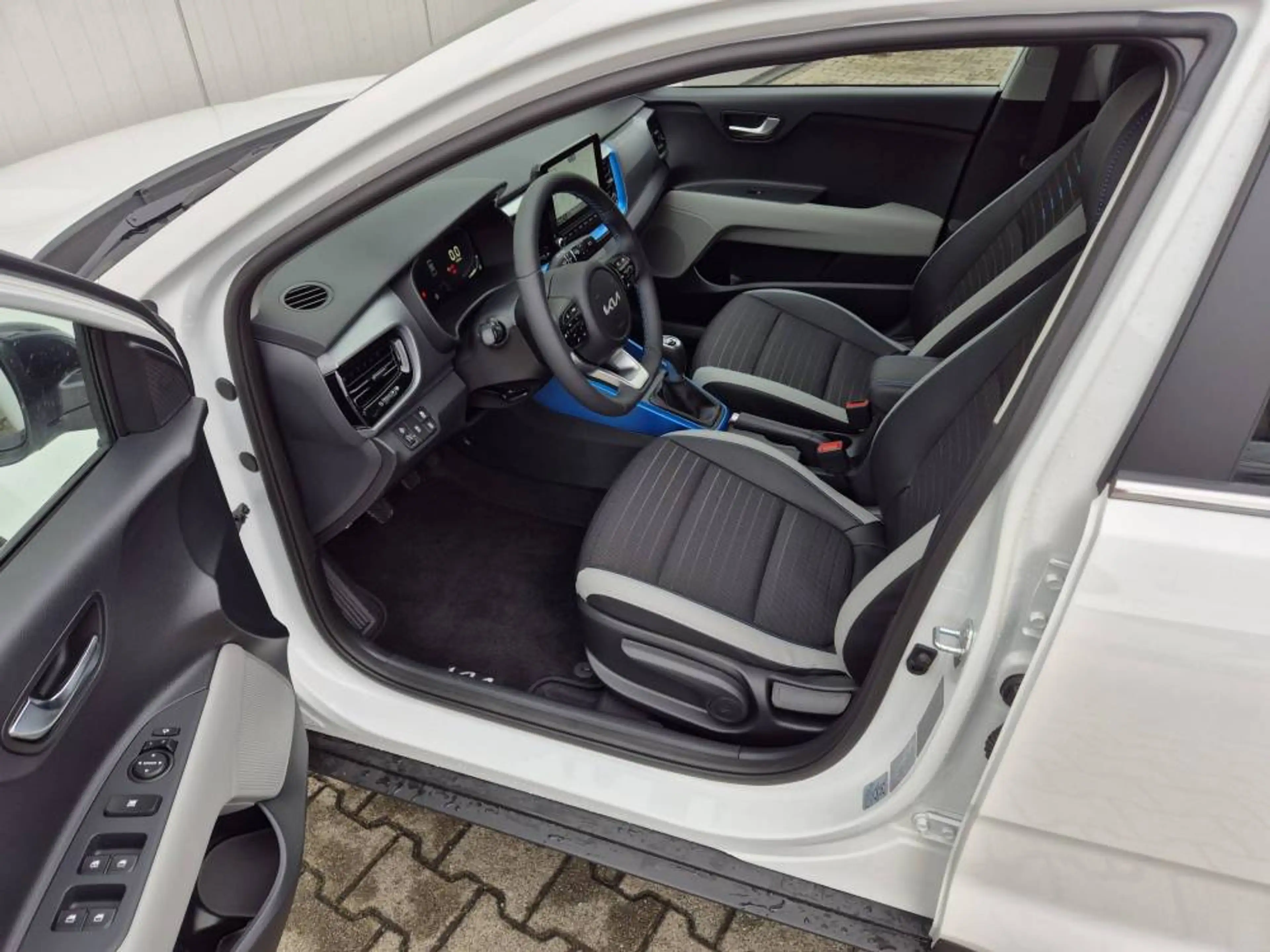 Kia Stonic 1.0 T-GDI (100 PS) MHEV Nightline — photo 7