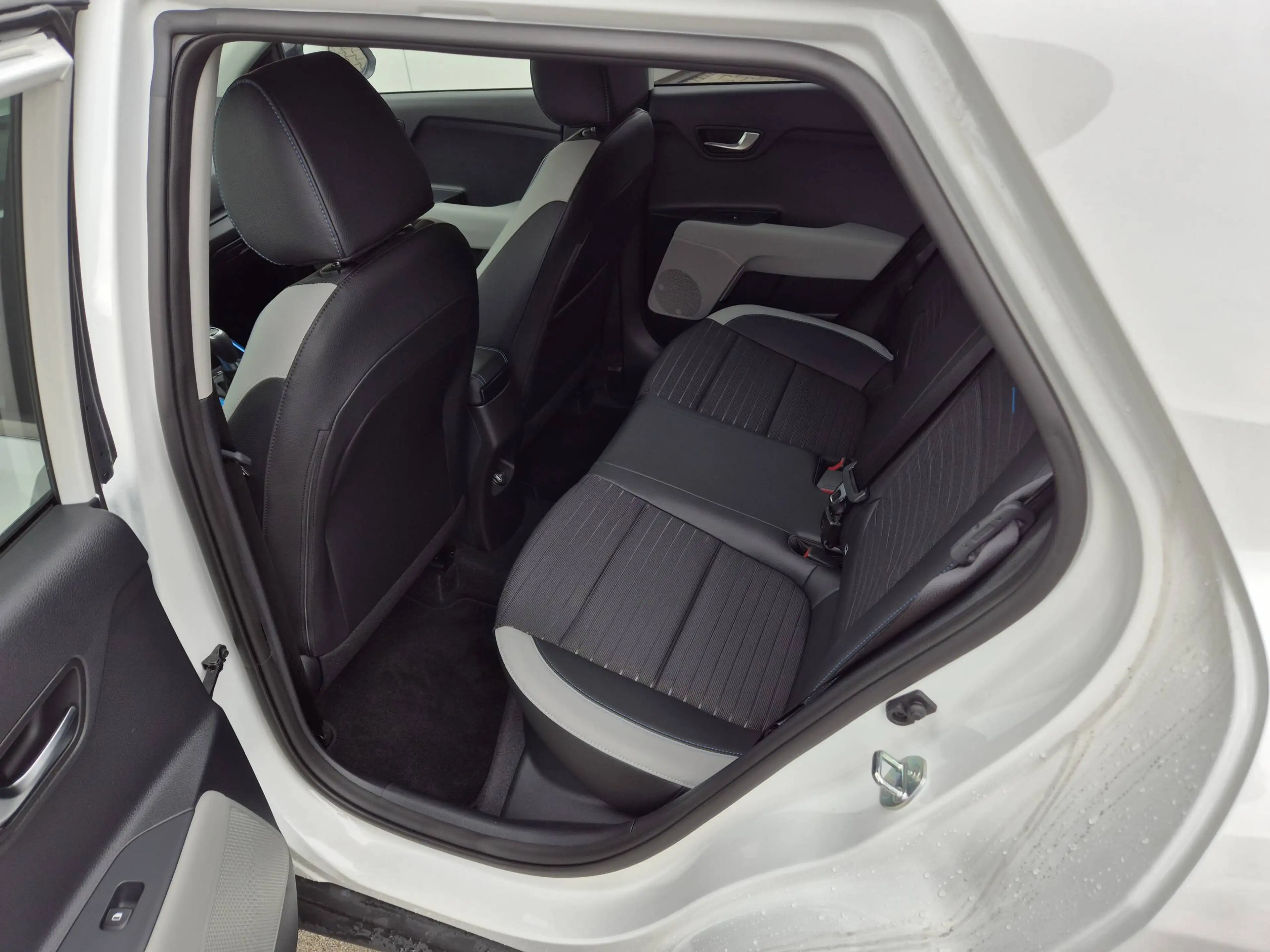 Kia Stonic 1.0 T-GDI (100 PS) MHEV Nightline — photo 10